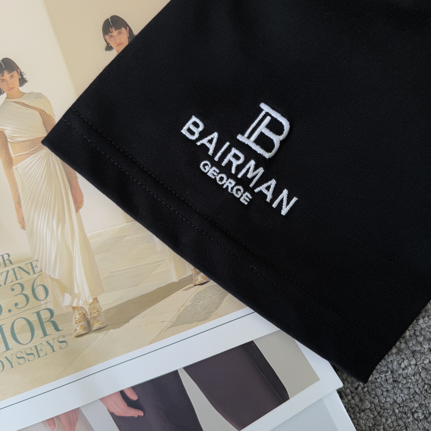 Balenciaga BALENCIAGA/巴黎世家 高品质320克圆领短袖T恤 品牌 胸前刺绣口袋袖子刺绣字母LOGO