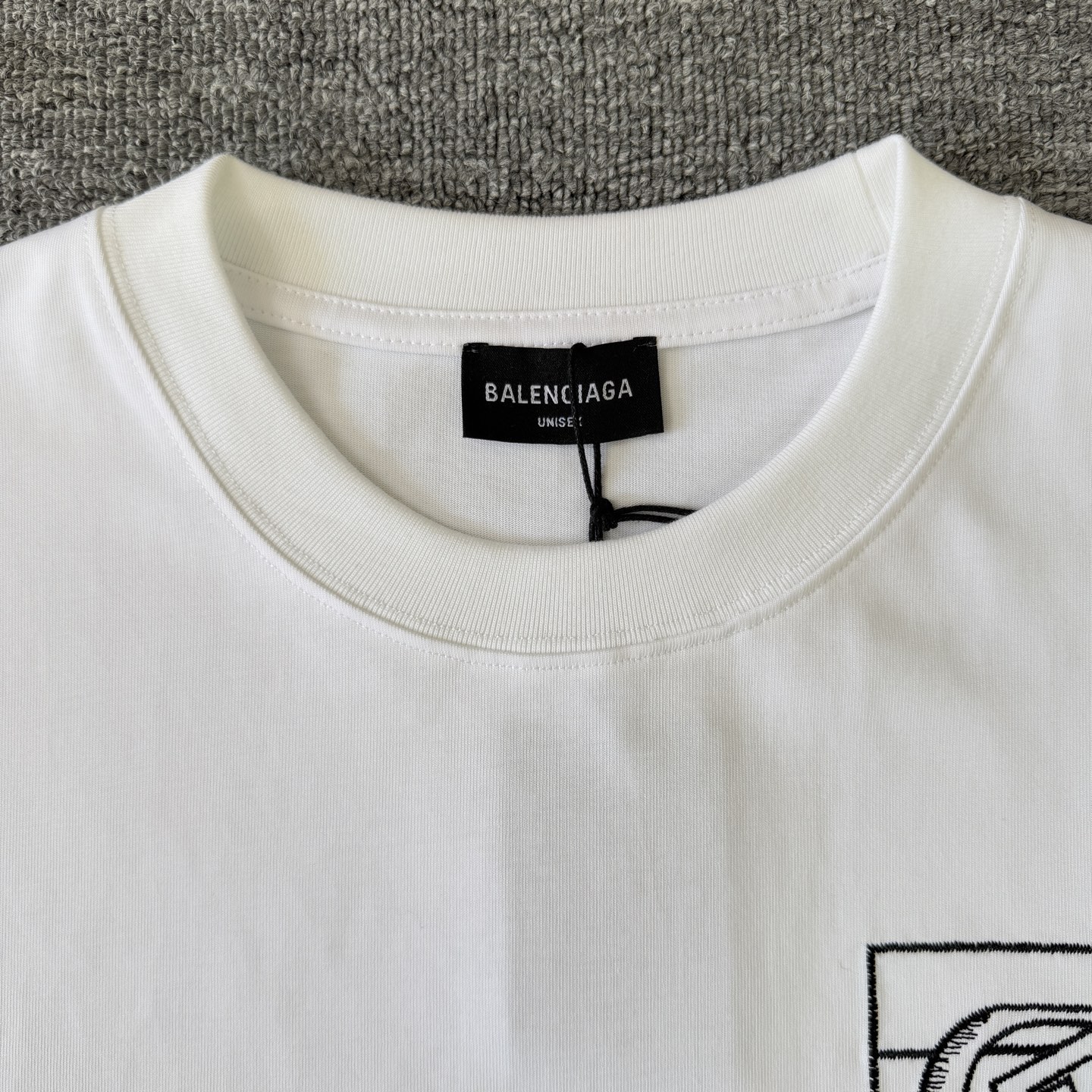 Balenciaga BALENCIAGA/巴黎世家 高品质320克圆领短袖T恤 品牌 胸前刺绣口袋袖子刺绣字母LOGO