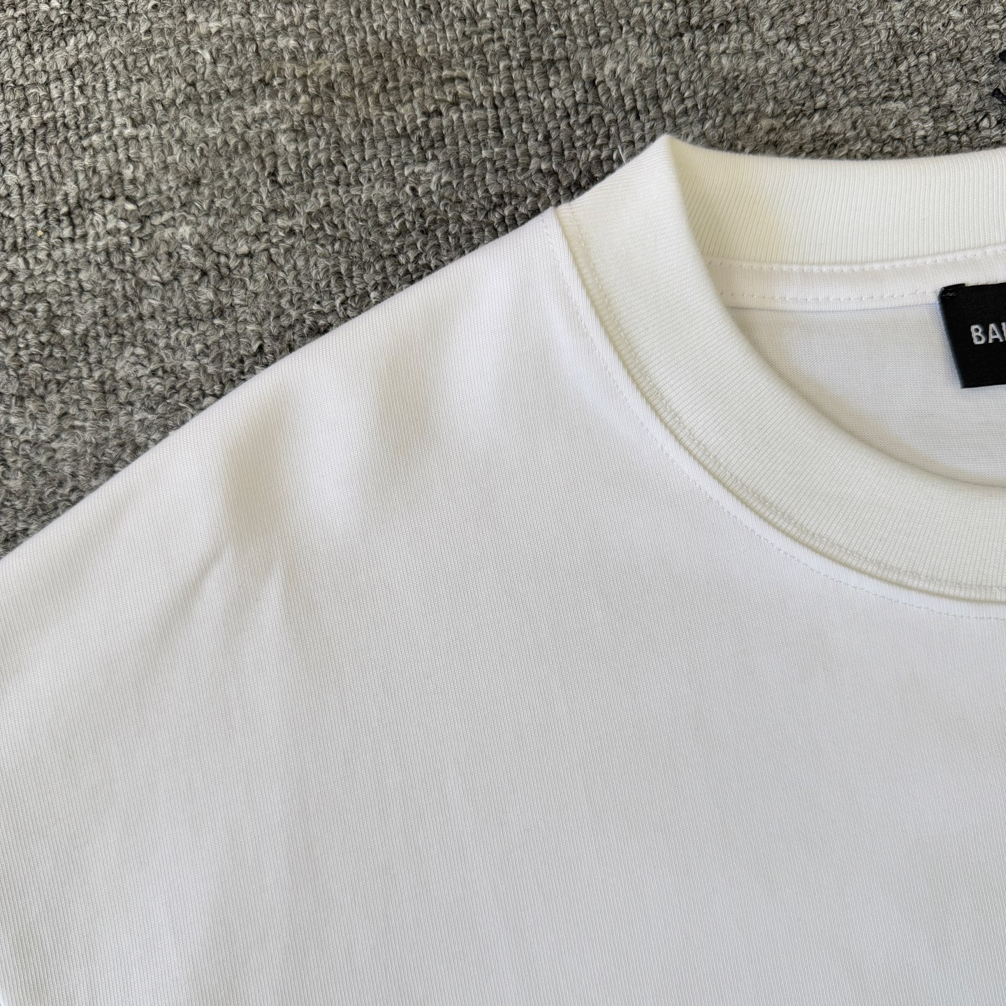Balenciaga BALENCIAGA/巴黎世家 高品质320克圆领短袖T恤 品牌 胸前刺绣口袋袖子刺绣字母LOGO