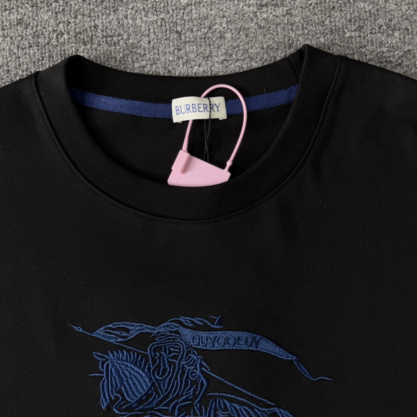 Burberry Burberry巴宝莉 2026ss夏季新品 骑士战马绣花短袖，解锁高阶