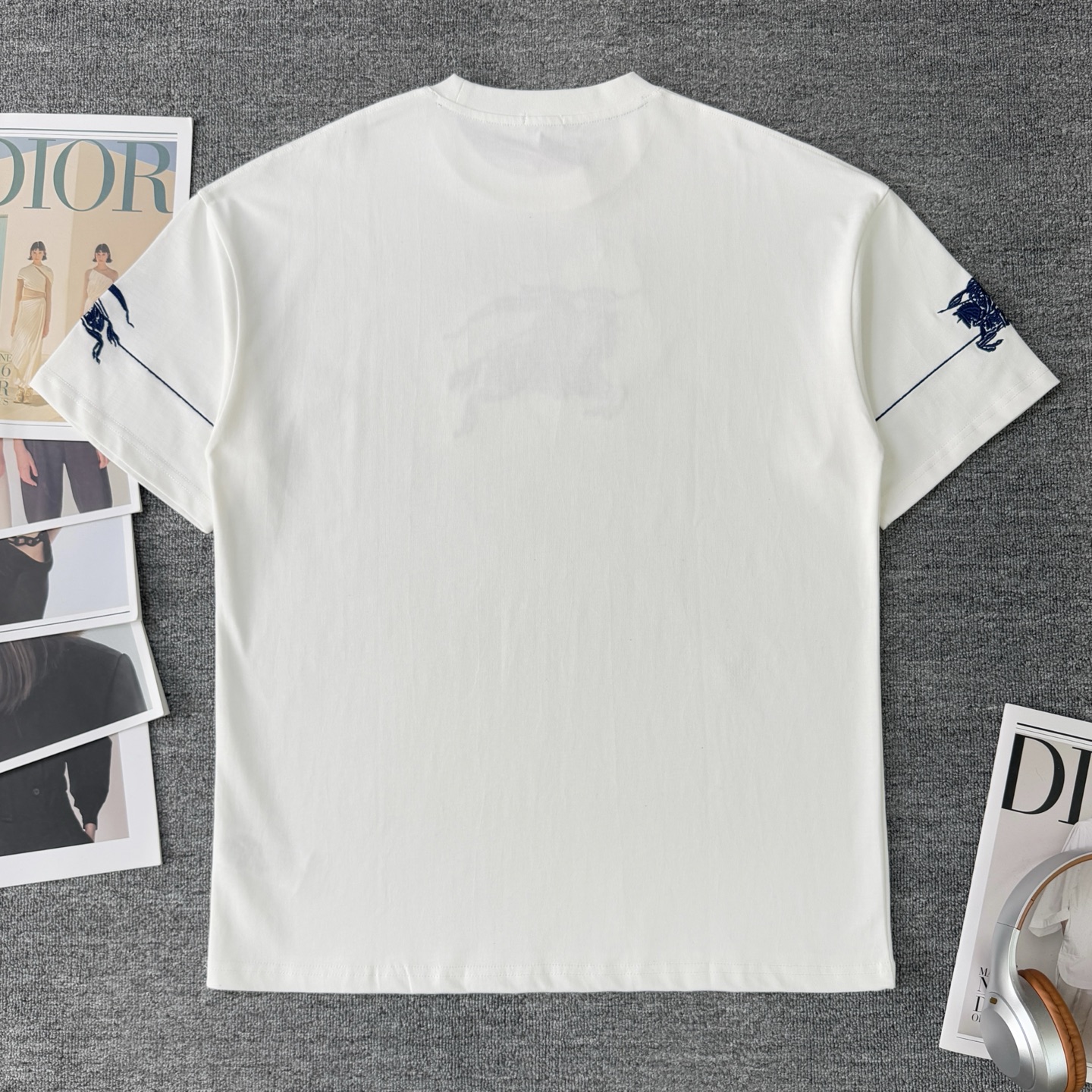 Burberry Burberry巴宝莉 2026ss夏季新品 骑士战马绣花短袖，解锁高阶