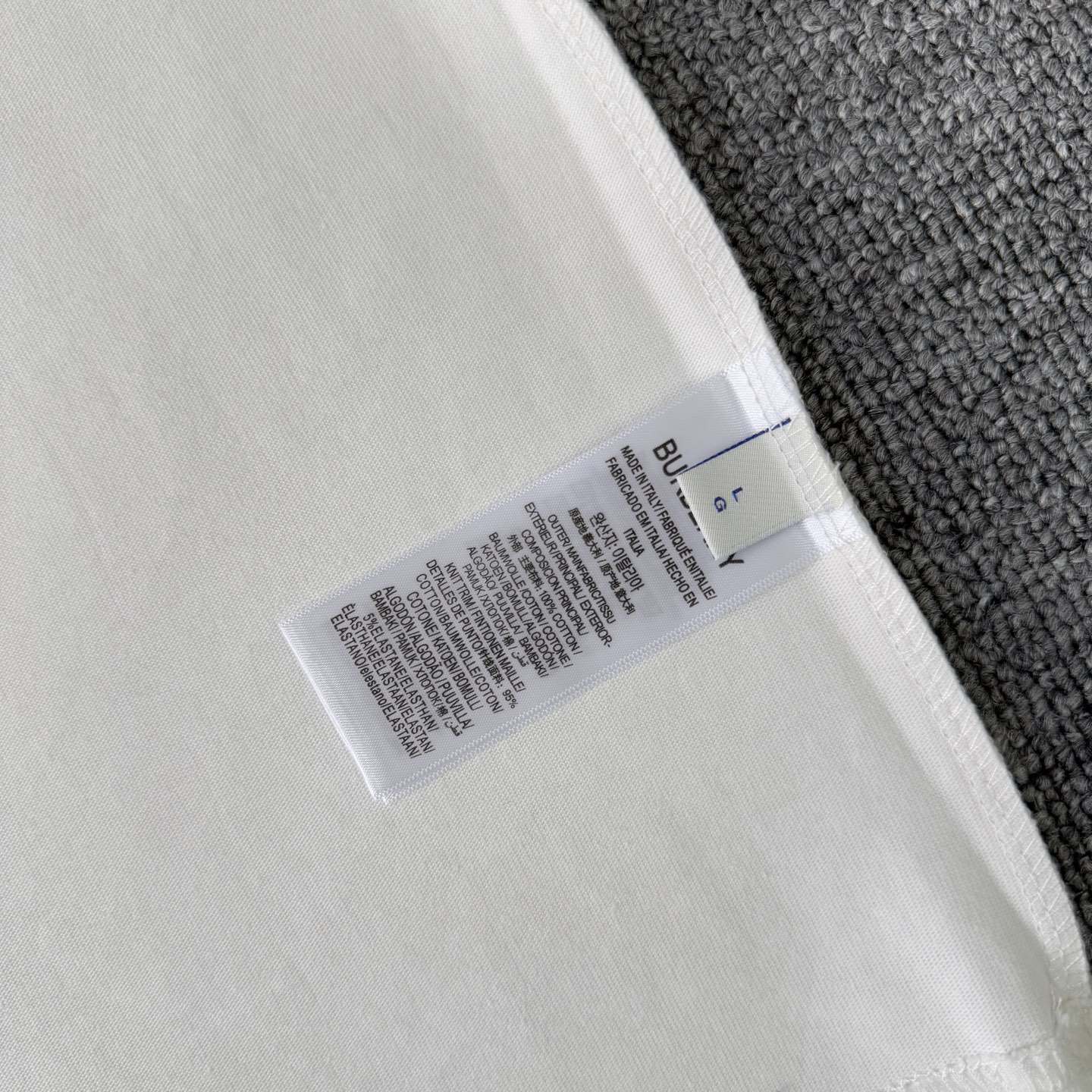 Burberry Burberry巴宝莉 2026ss夏季新品 骑士战马绣花短袖，解锁高阶