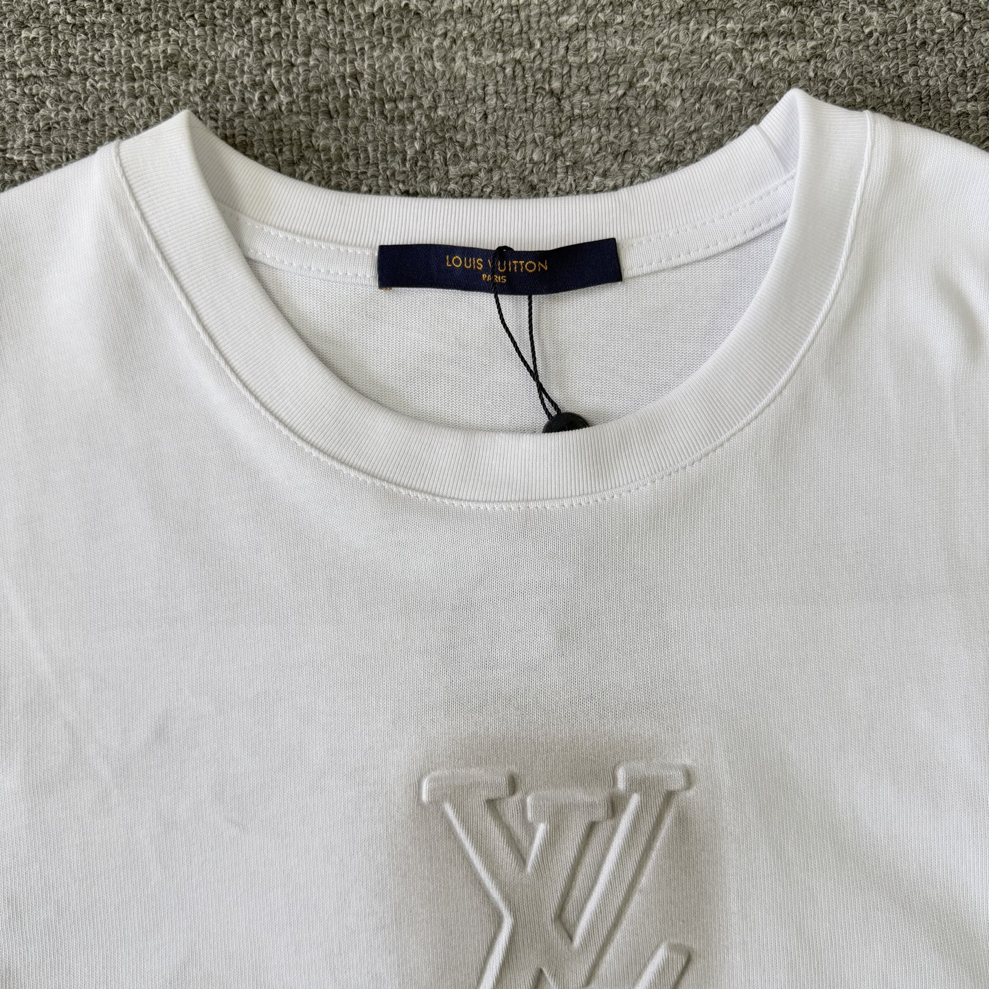 Louis Vuitton LOUIS VUITTON/路易威登LV 2025夏季新款重工高品质老花浮雕喷墨圆领短袖T恤