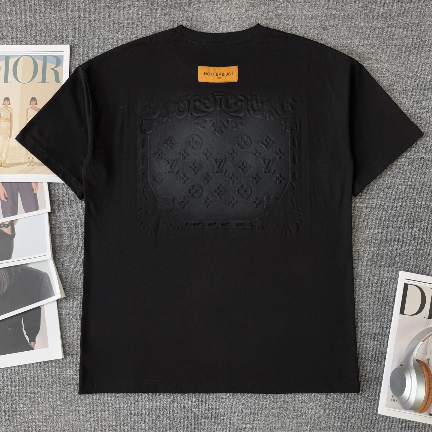 Louis Vuitton LOUIS VUITTON/路易威登LV 2025夏季新款重工高品质老花浮雕喷墨圆领短袖T恤