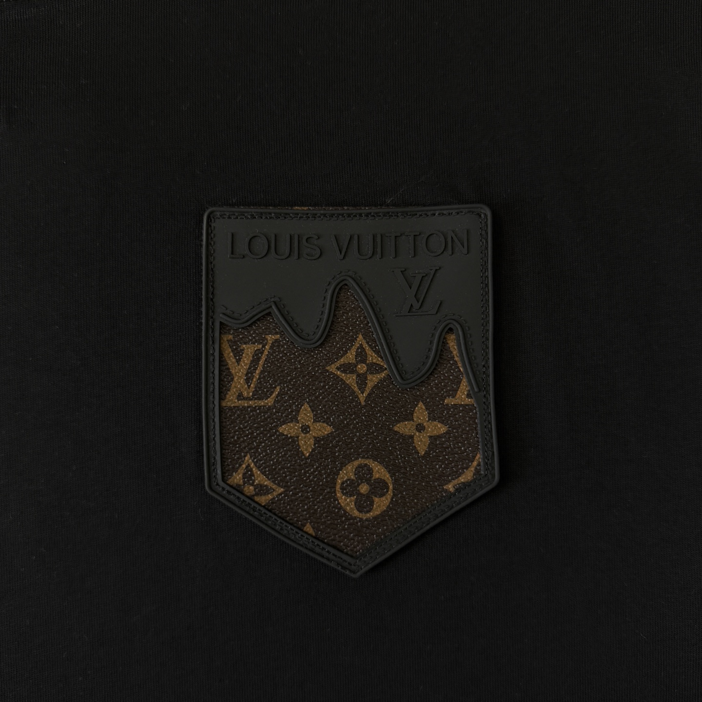 Louis Vuitton LOUIS VUITTON/路易威登LV 夏季新款皮标贴袋领口 字母刺绣短袖圆领T恤