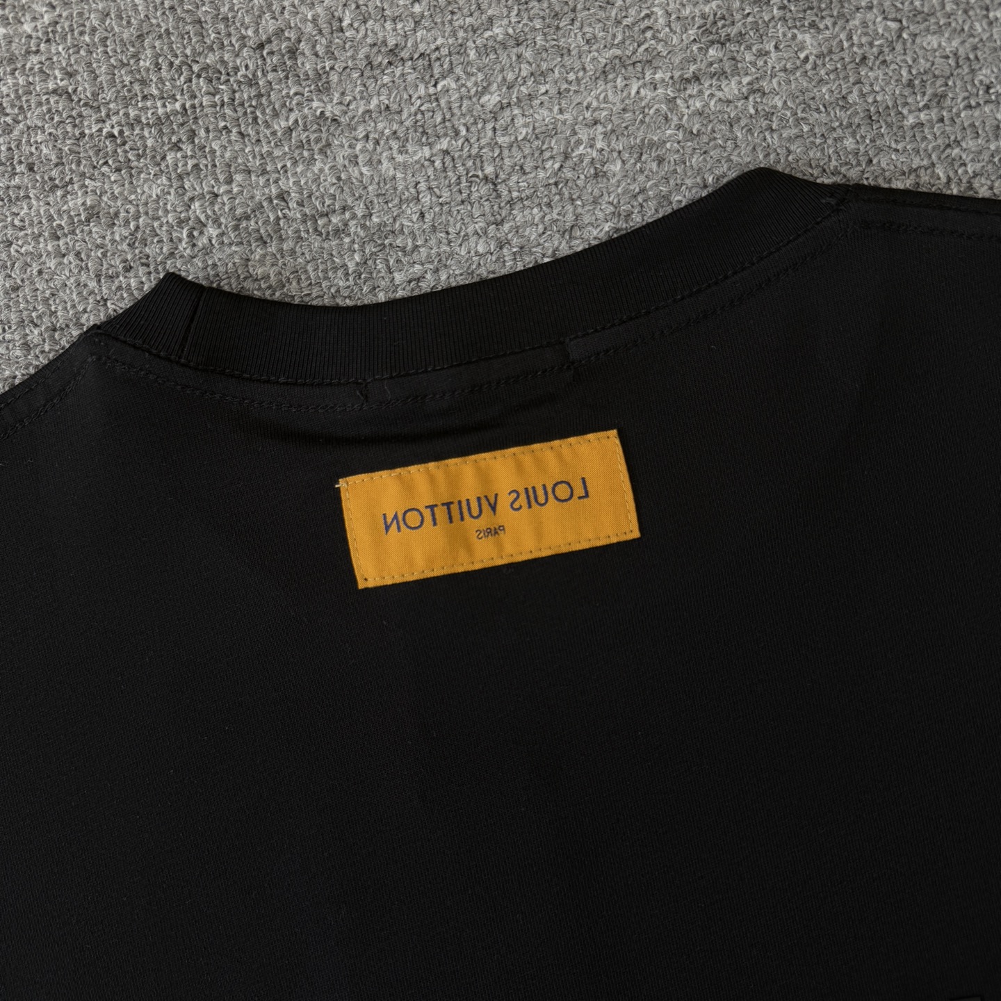 Louis Vuitton LOUIS VUITTON/路易威登LV 25ss新款 logo 字母硅胶压花款短袖圆领T恤