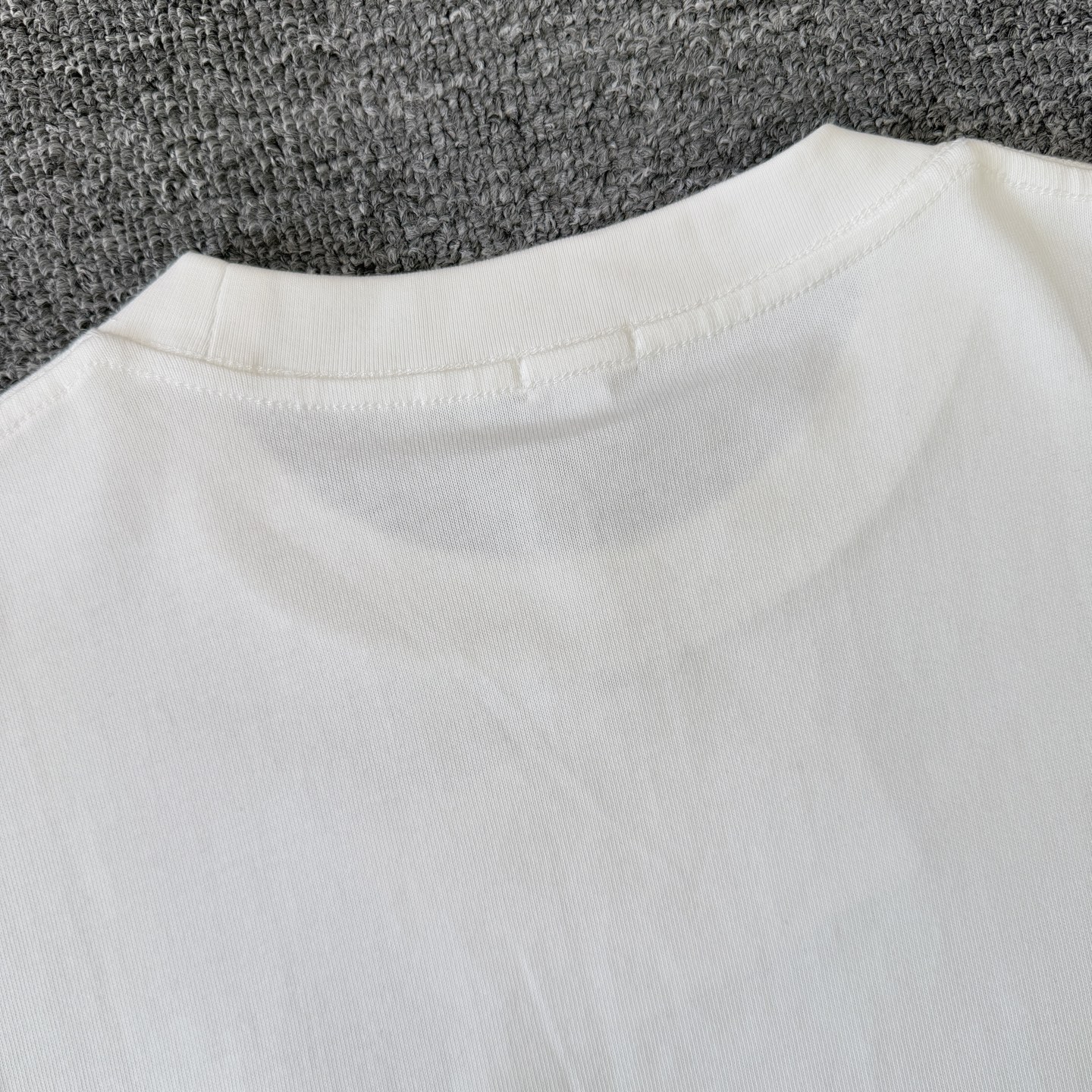 Loewe 罗意威L0EWE 款极简纯色logo刺绣圆领短袖T恤