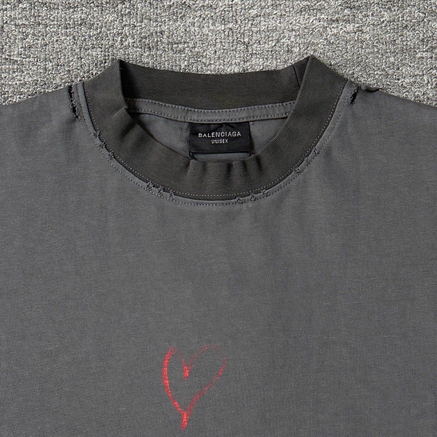 Balenciaga Balenciaga巴黎世家 情人节限定T恤，谁穿谁心动