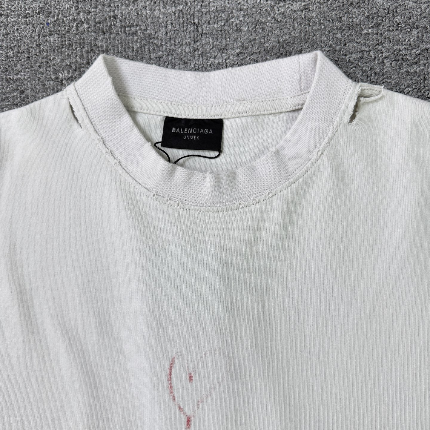 Balenciaga Balenciaga巴黎世家 情人节限定T恤，谁穿谁心动