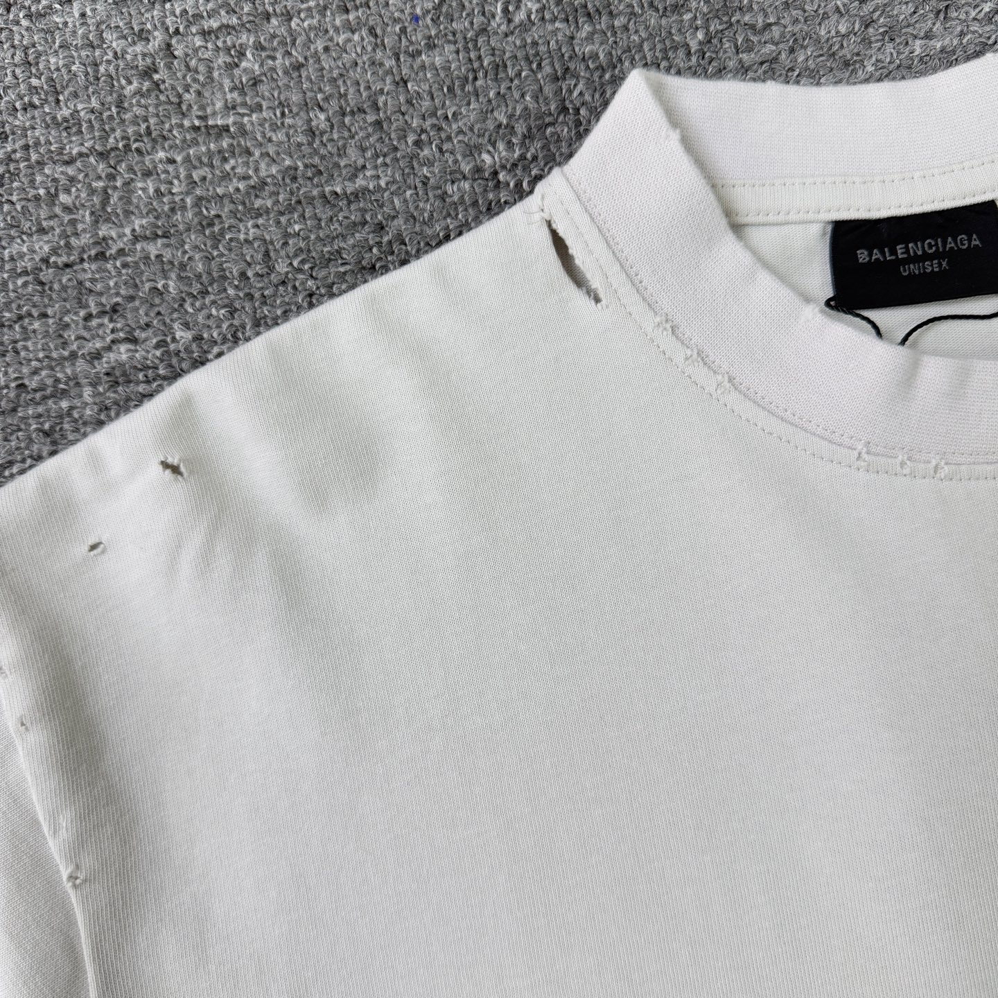 Balenciaga Balenciaga巴黎世家 情人节限定T恤，谁穿谁心动