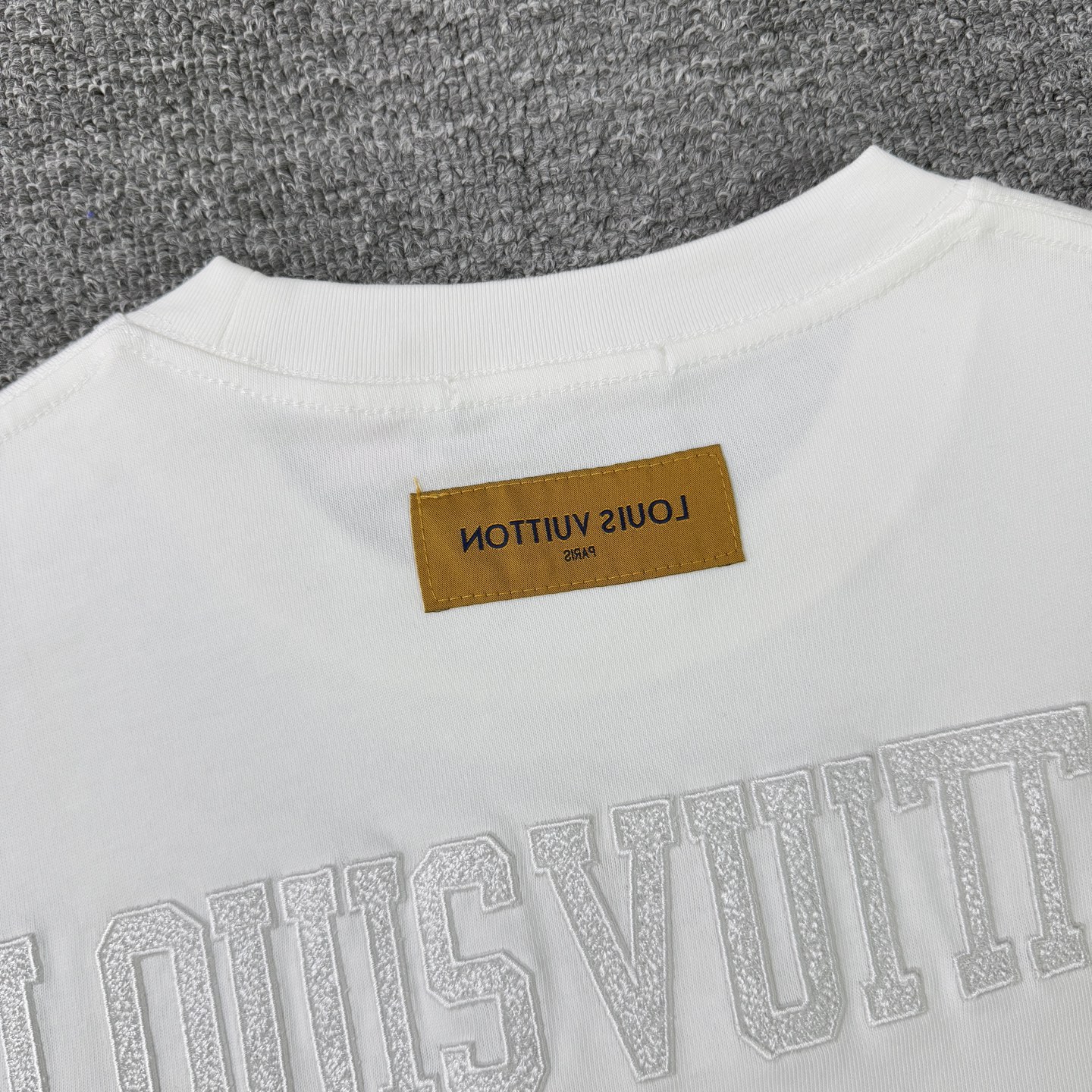 Louis Vuitton LOUIS VUITTON/路易威登LV 2025夏季新款 字母logo重工万针刺绣短袖圆领T恤
