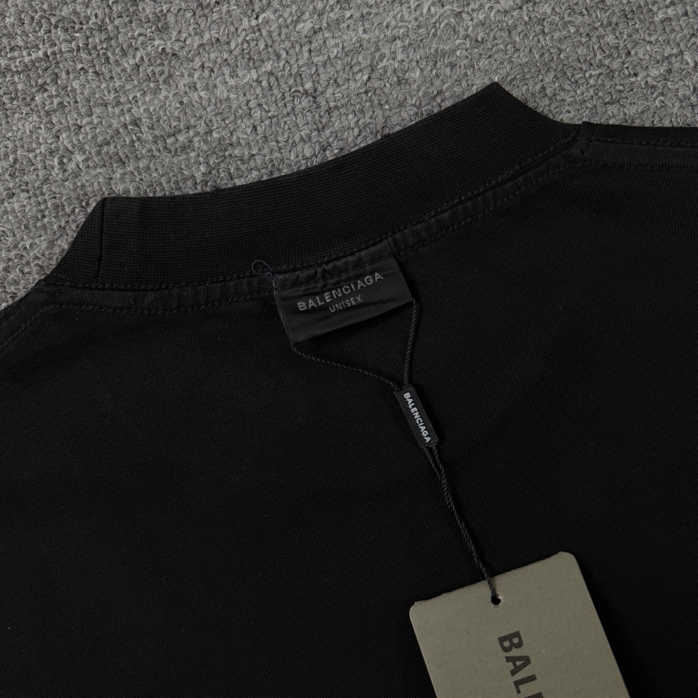 Balenciaga Balenciaga巴黎世家2025新款水洗做旧款贴布绣logo 双面穿圆领短袖T恤 可双面穿短袖
