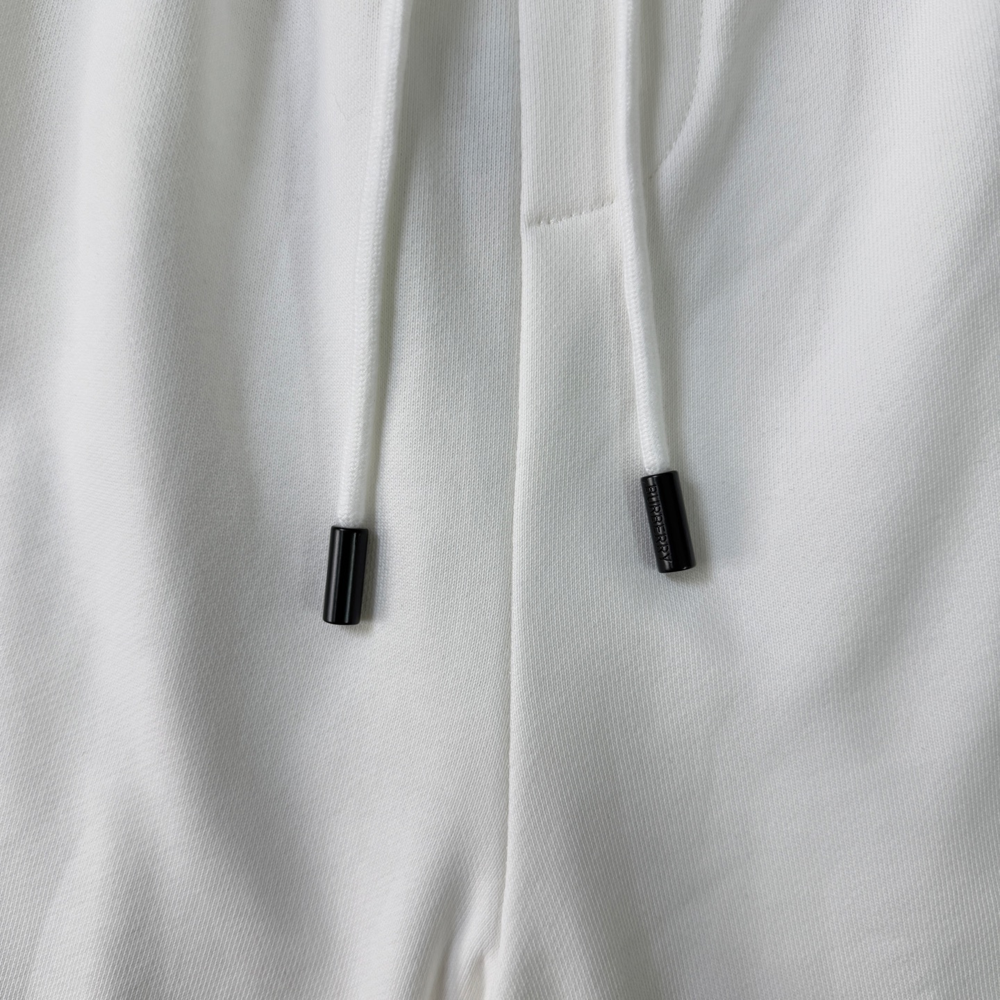 Burberry BURBERRY/巴宝莉 2026cc 轻奢主义 简约款 战马 刺绣logo 男女日常通勤穿搭 休闲短裤