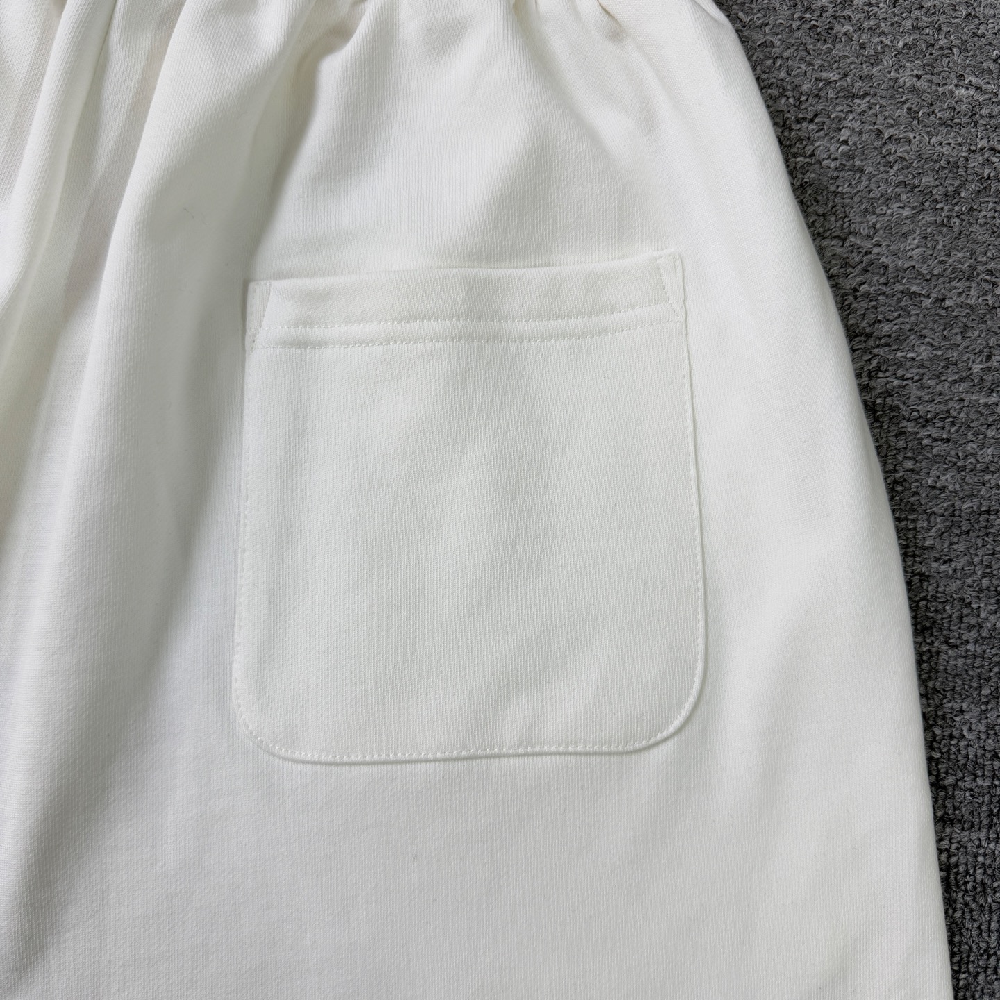 Burberry BURBERRY/巴宝莉 2026cc 轻奢主义 简约款 战马 刺绣logo 男女日常通勤穿搭 休闲短裤