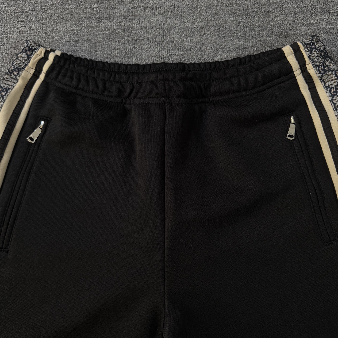 Gucci GUCCI /古驰 2026cc 轻奢主义 蛇纹织带拼接 后开袋双Glogo 男女日常通勤穿搭 休闲短裤