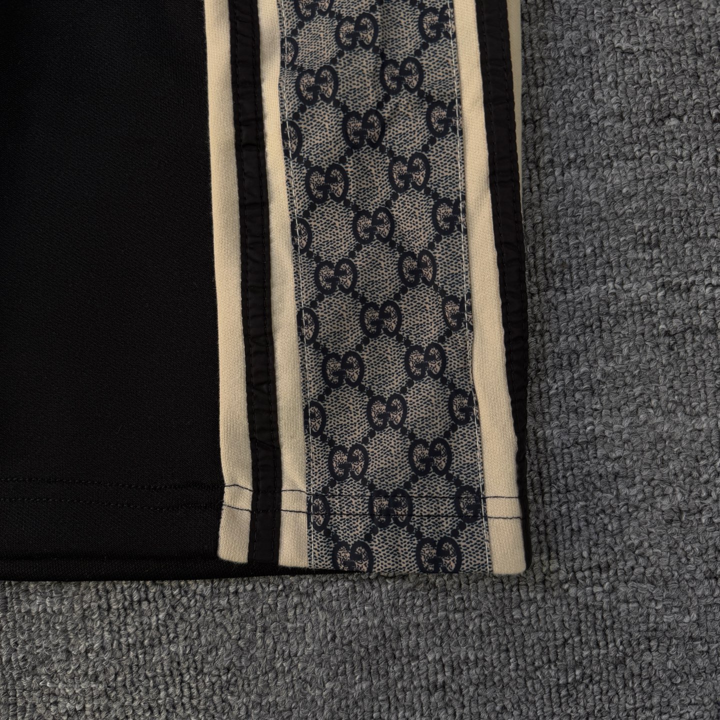 Gucci GUCCI /古驰 2026cc 轻奢主义 蛇纹织带拼接 后开袋双Glogo 男女日常通勤穿搭 休闲短裤
