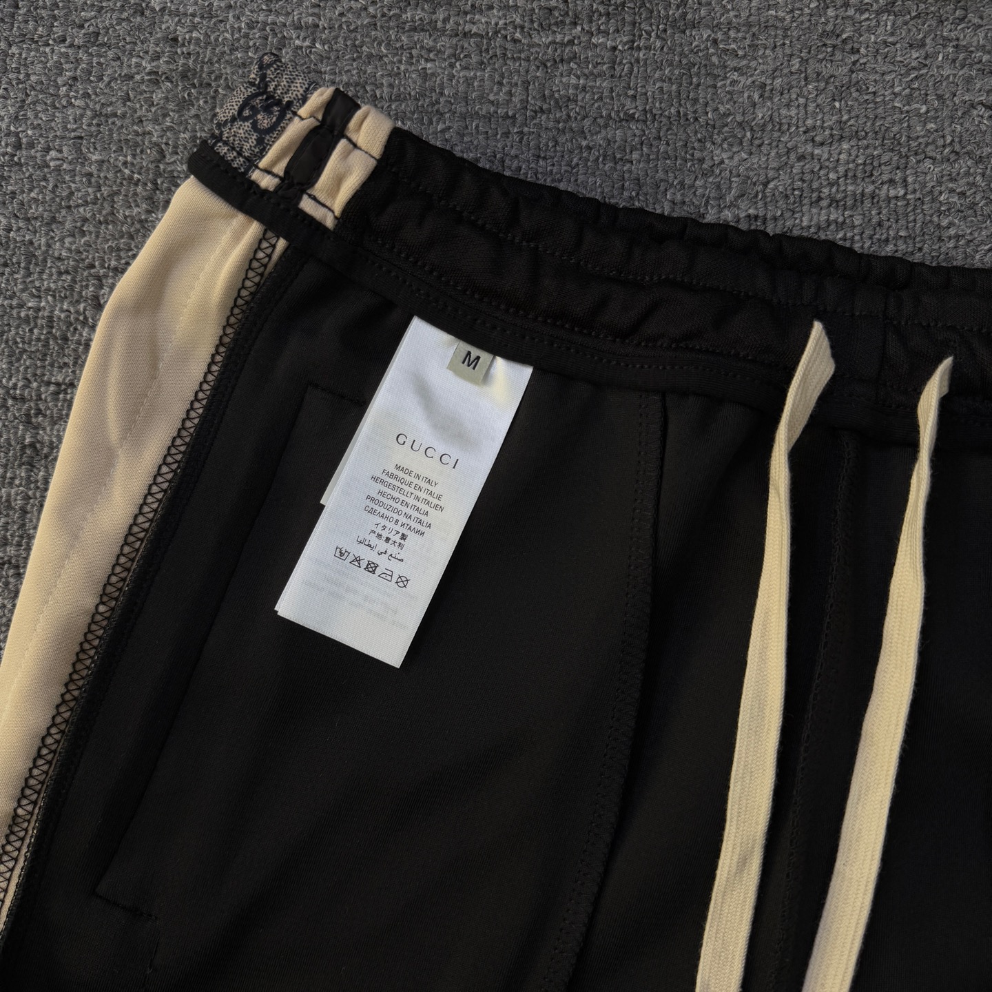 Gucci GUCCI /古驰 2026cc 轻奢主义 蛇纹织带拼接 后开袋双Glogo 男女日常通勤穿搭 休闲短裤