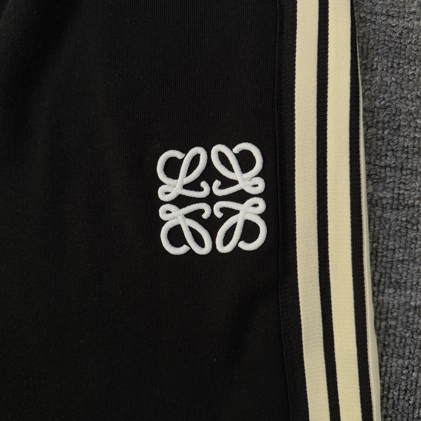 Loewe LOEWE/罗意威 2026cc 轻奢主义 织带拼接 刺绣logo 男女日常通勤穿搭 休闲短裤