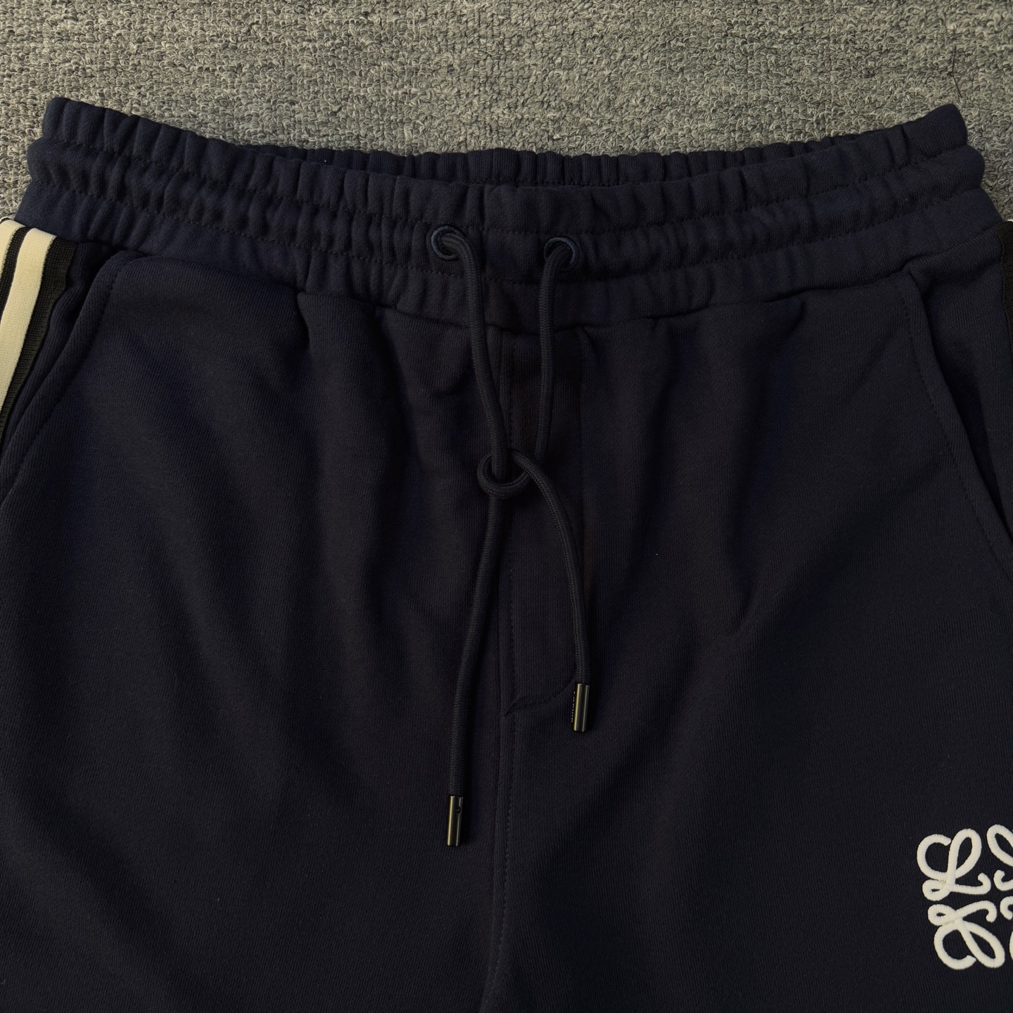 Loewe LOEWE/罗意威 2026cc 轻奢主义 织带拼接 刺绣logo 男女日常通勤穿搭 休闲短裤