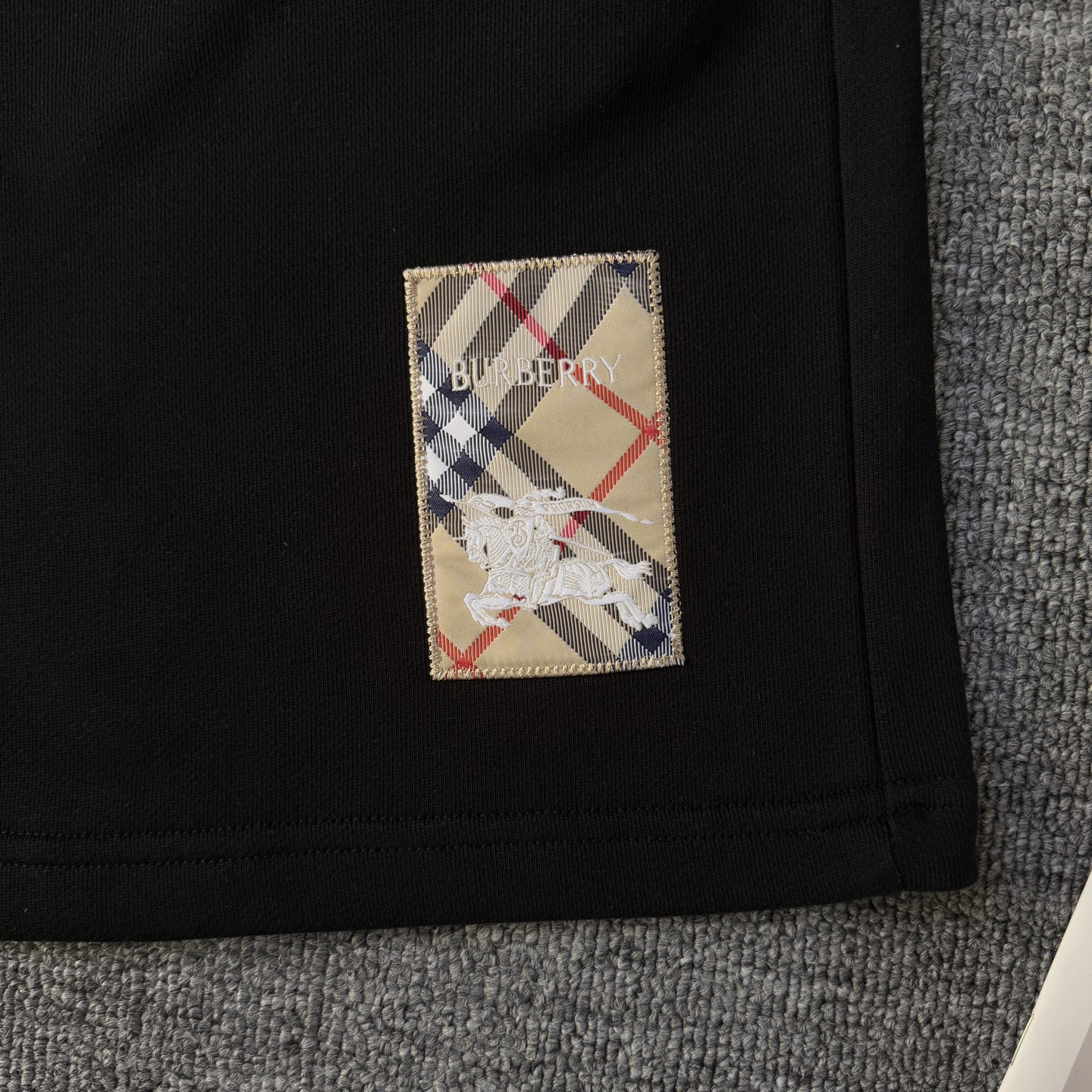 Burberry BURBERRY/巴宝莉 2026cc 轻奢主义 简约款 贴布战马 刺绣logo 男女日常通勤穿搭 休闲短裤