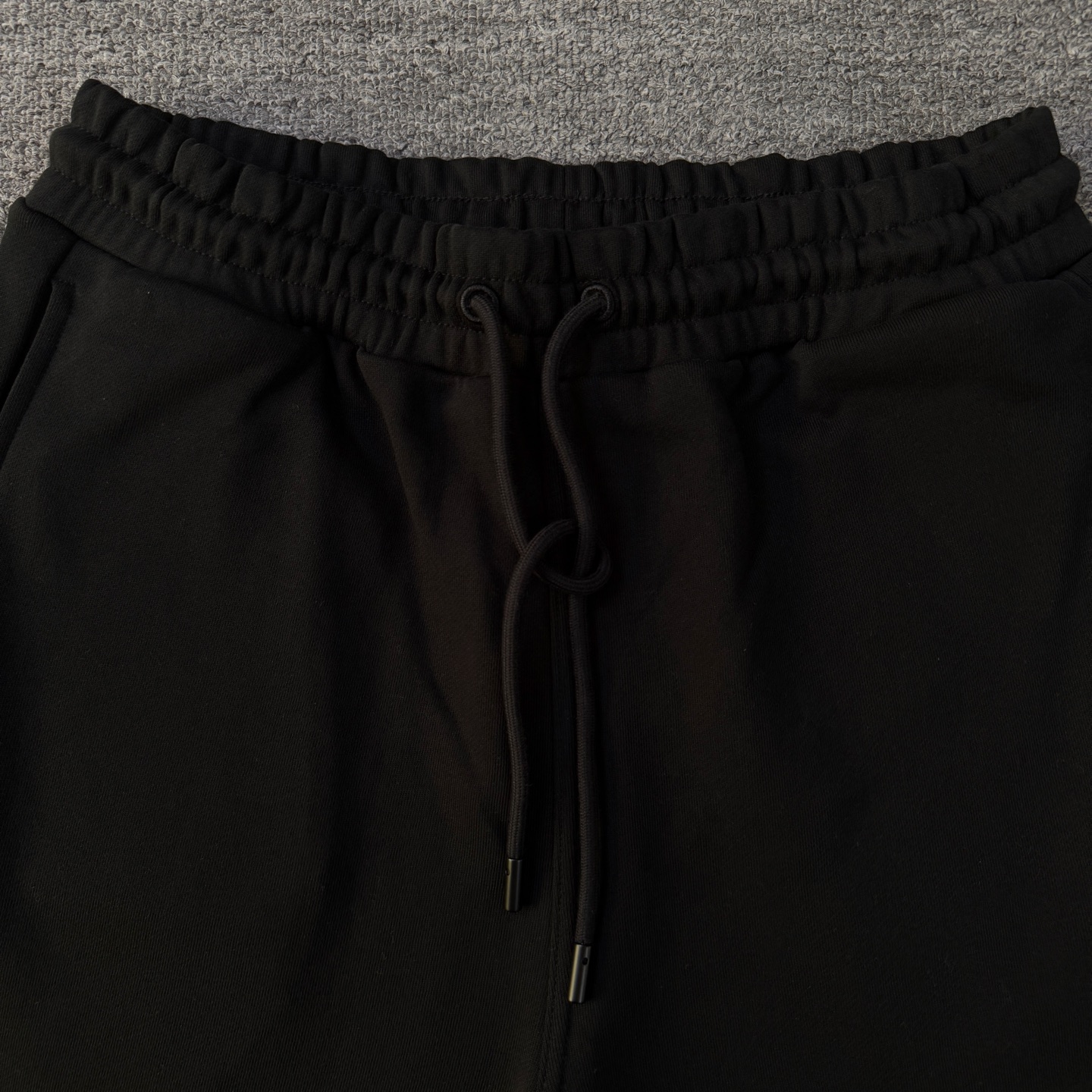 Burberry BURBERRY/巴宝莉 2026cc 轻奢主义 简约款 贴布战马 刺绣logo 男女日常通勤穿搭 休闲短裤