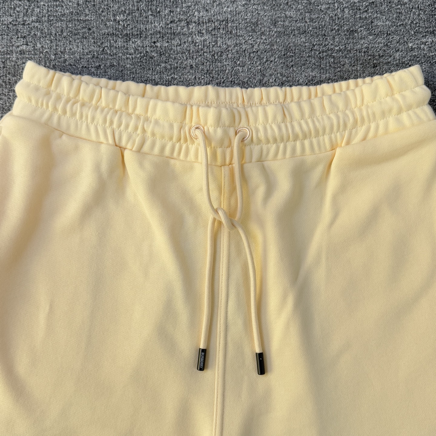 Burberry BURBERRY/巴宝莉 2026cc 轻奢主义 简约款 贴布战马 刺绣logo 男女日常通勤穿搭 休闲短裤