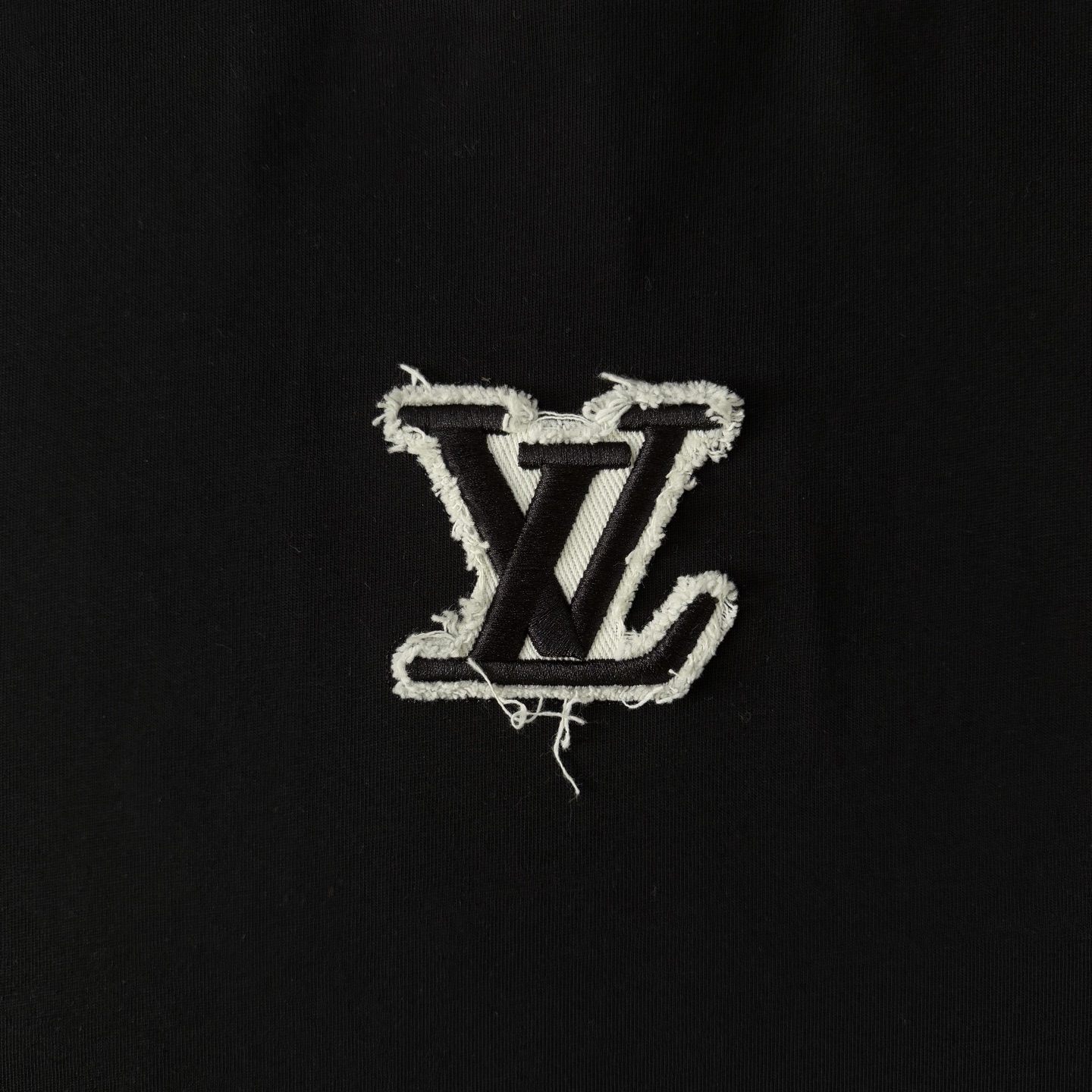 Louis Vuitton louis vuitton路易威登LV26ss做旧毛边logo破洞短袖圆领T恤