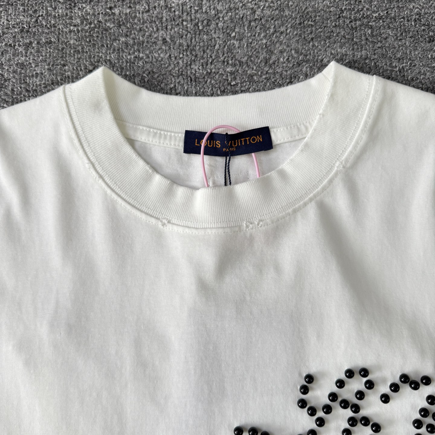 Louis Vuitton Louis vuitton路易威登LV26ss 珍珠字母短袖破洞圆领T恤