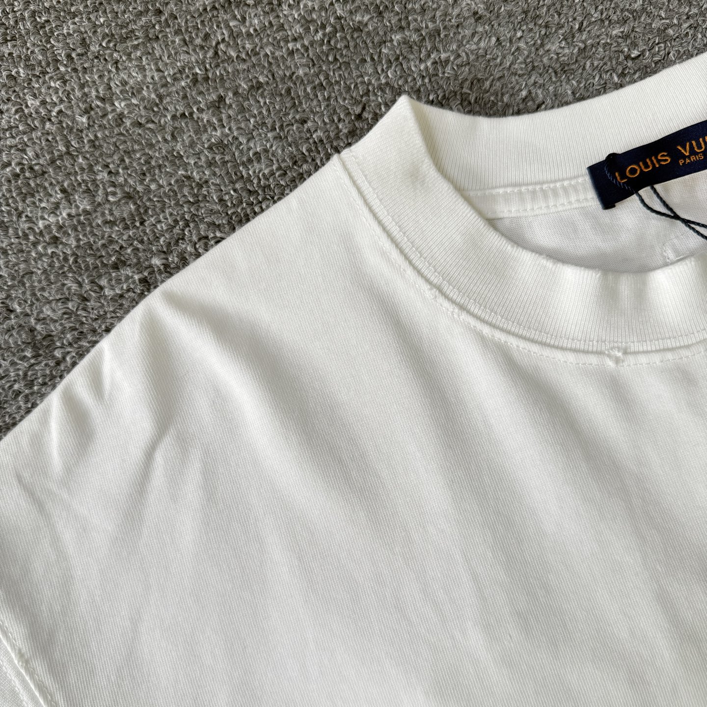 Louis Vuitton Louis vuitton路易威登LV26ss 珍珠字母短袖破洞圆领T恤