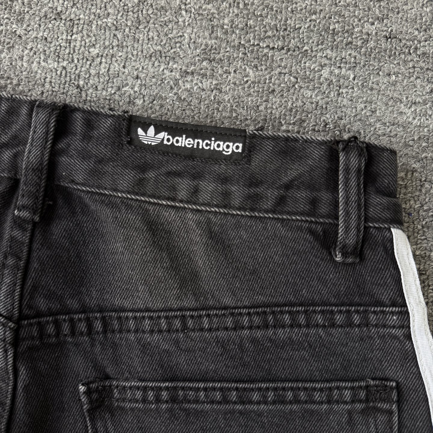 Balenciaga Balenciaga X adidas巴黎世家联名阿迪达斯三道杠阔腿牛仔裤
