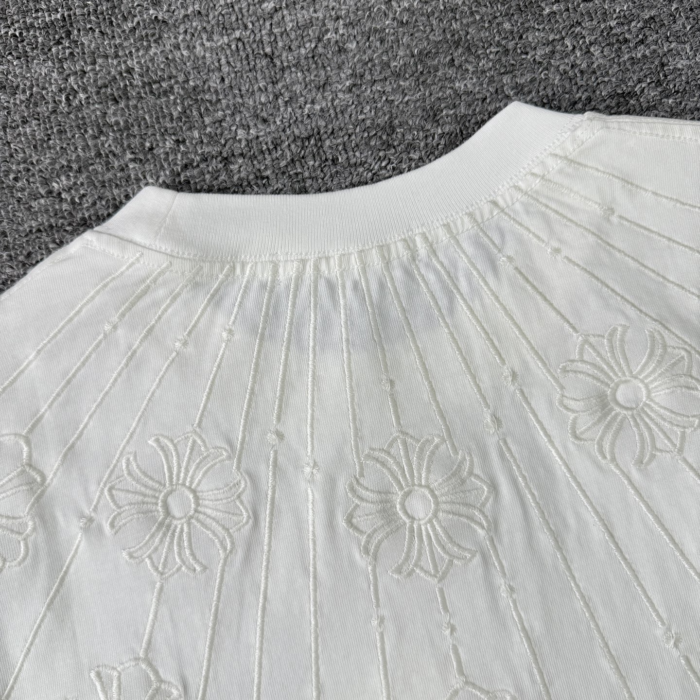 Chrome Hearts Chrome hearts克罗心CH26ss光变线刺绣十字架铆钉重工短袖圆领T恤