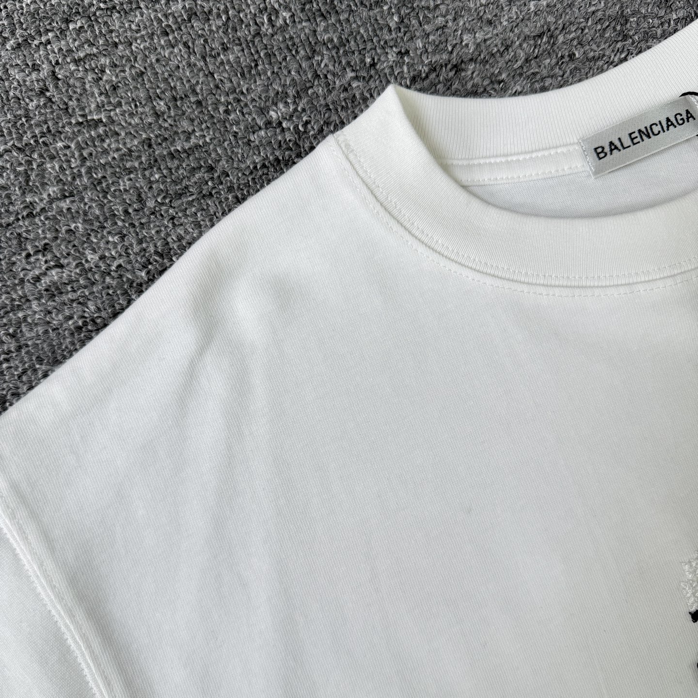 Balenciaga 巴黎世家Balenciaga26ss像素风刺绣圆领短袖T恤