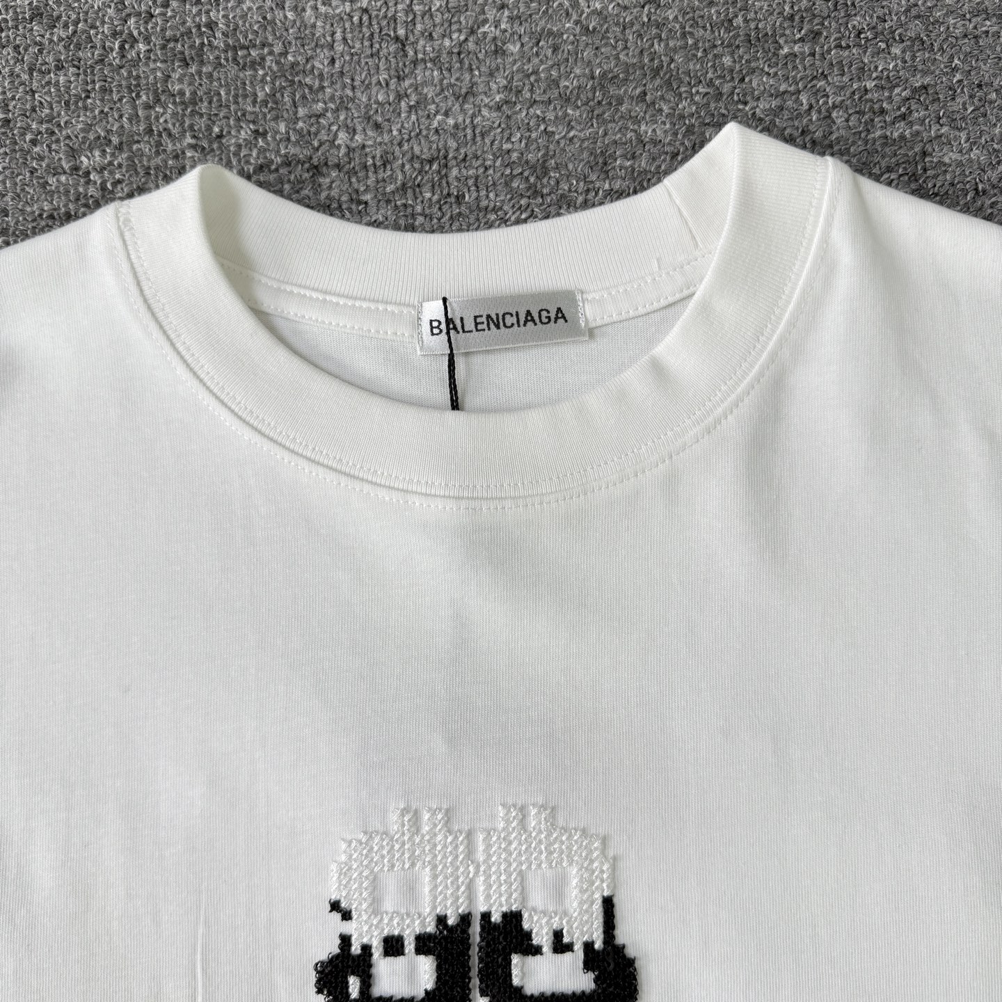Balenciaga 巴黎世家Balenciaga26ss像素风刺绣圆领短袖T恤