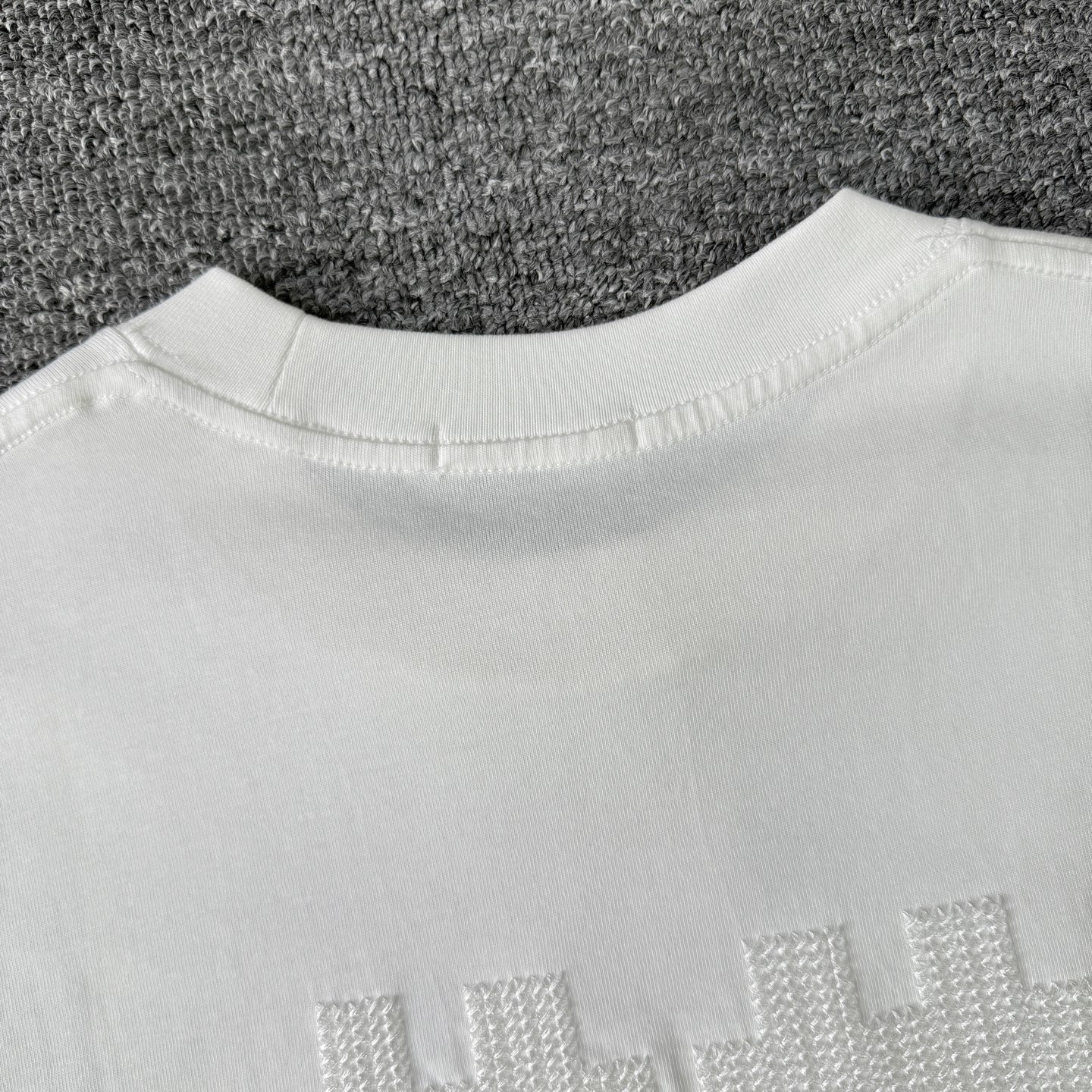 Balenciaga 巴黎世家Balenciaga26ss像素风刺绣圆领短袖T恤