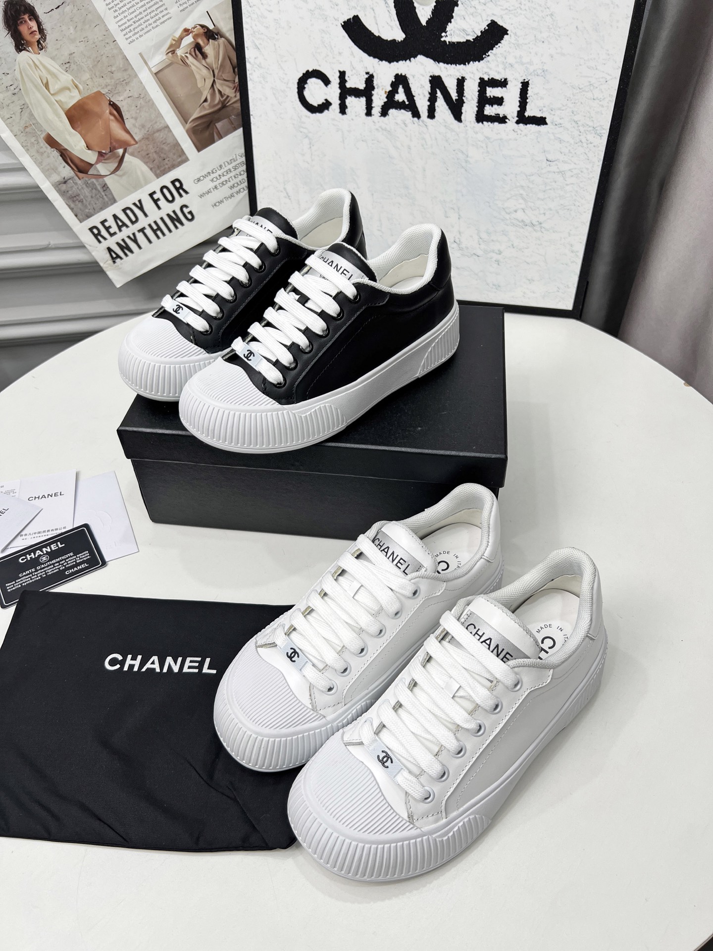 NO:439955,hello, sisters, today I bring you a versatile autumn shoes. Sisters who like them should not miss them. Let me tell you a few of my actual test experiences~ The design style is unique, this shoe combines retro and fashion, showing a unique artistic style. Every step is full of power, this autumn, let you walk at the front end of the popular. The sole is made of high-end rubber, which is both wear-resistant and non-slip, and can walk steadily whether on the streets of the city or on the trails in the suburbs. ♀ imported fabric cowhide. 35-40, casual shoes/sports shoes, sneakers, cowhide19860909hello,姐妹们,今天给大家带来一款秋季小香百搭鞋,喜欢的姐妹千万不要错过哦.说几个我实测的感受～ 设计风格独特,这款鞋将复古与时尚融合,展现了独特的艺术风格.每一步都充满力量,这个秋季,让你走在流行的前端. 鞋底采用高级橡胶材质,既耐磨又防滑,无论是在城市街头还是在郊外小径,都能稳稳地走下去.♀ 面料进口牛皮.35-40,休闲鞋/运动鞋,sneakers,cowhide,Women's Shoes