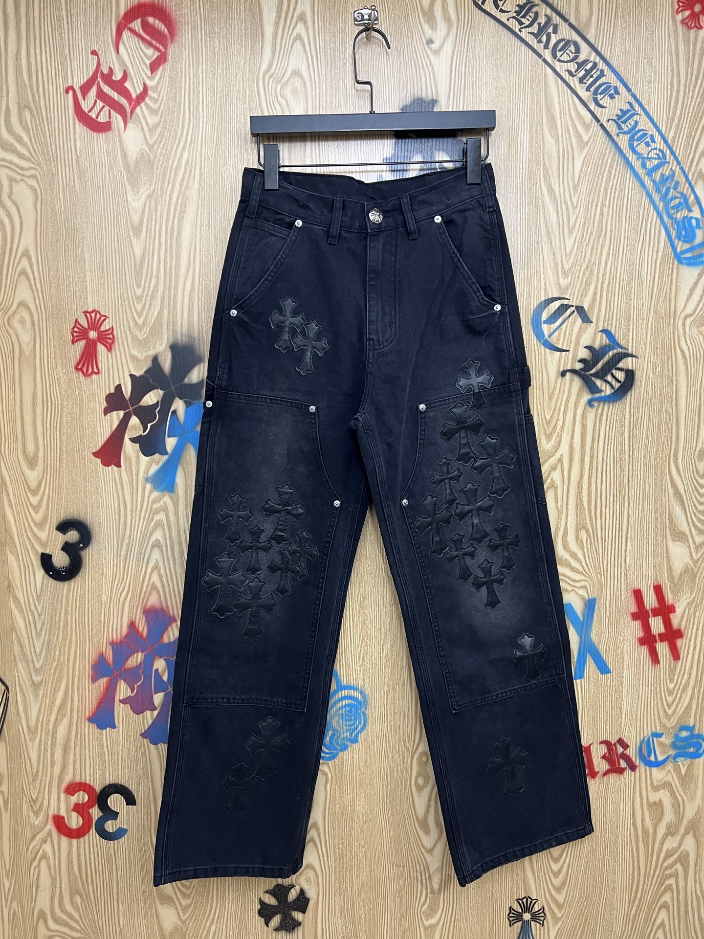 Джинсы Chrome Hearts с тиснёным крестом