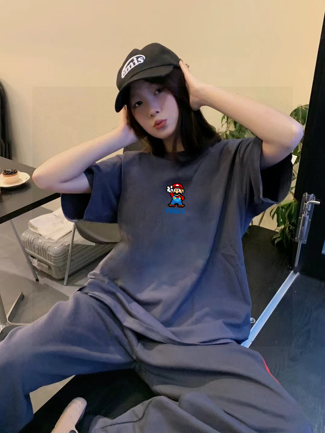 💰90
高品质
TNF北面联名款专柜同步童趣马里奥情侣款男女同款印花短袖
采用260克定制精梳纯棉，三针五线做工，领口定制螺纹不变形，领口包包边条，肩膀处内里带压条，做工面料细节都无法挑剔，印花采用进口浆料，高端的刺绣精致细腻，简直太完美了！
版型宽松，男女都可以穿！
颜色 黑色 白色 高级灰
尺码m~xl
m肩宽47胸围108衣长70
L肩宽49胸围112衣长72
XL肩宽51胸围116衣长74