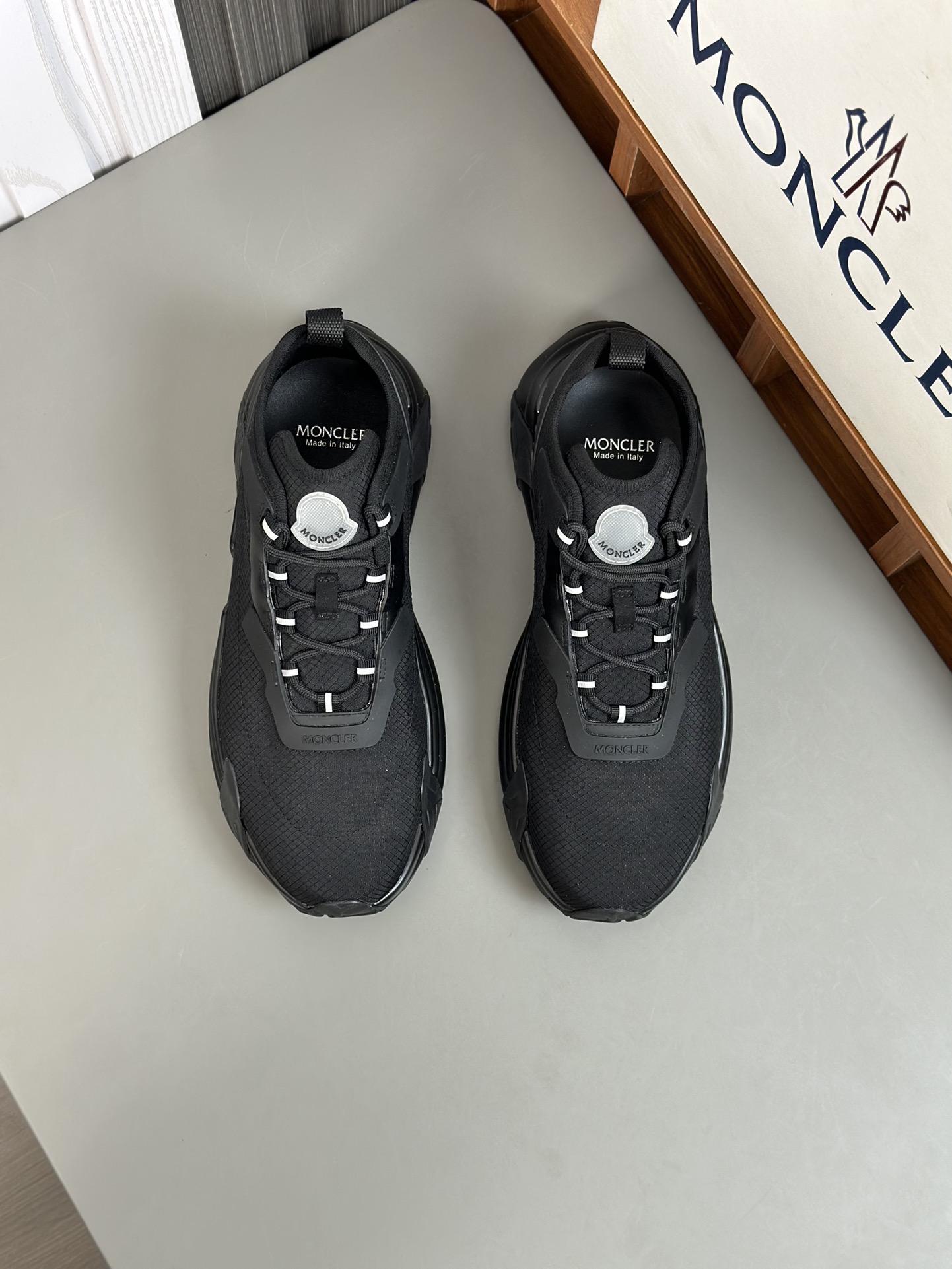 Zapatos deportivos reales Moncler para hombre, tela importada, neopreno, fabricados en diversos materiales. L…
