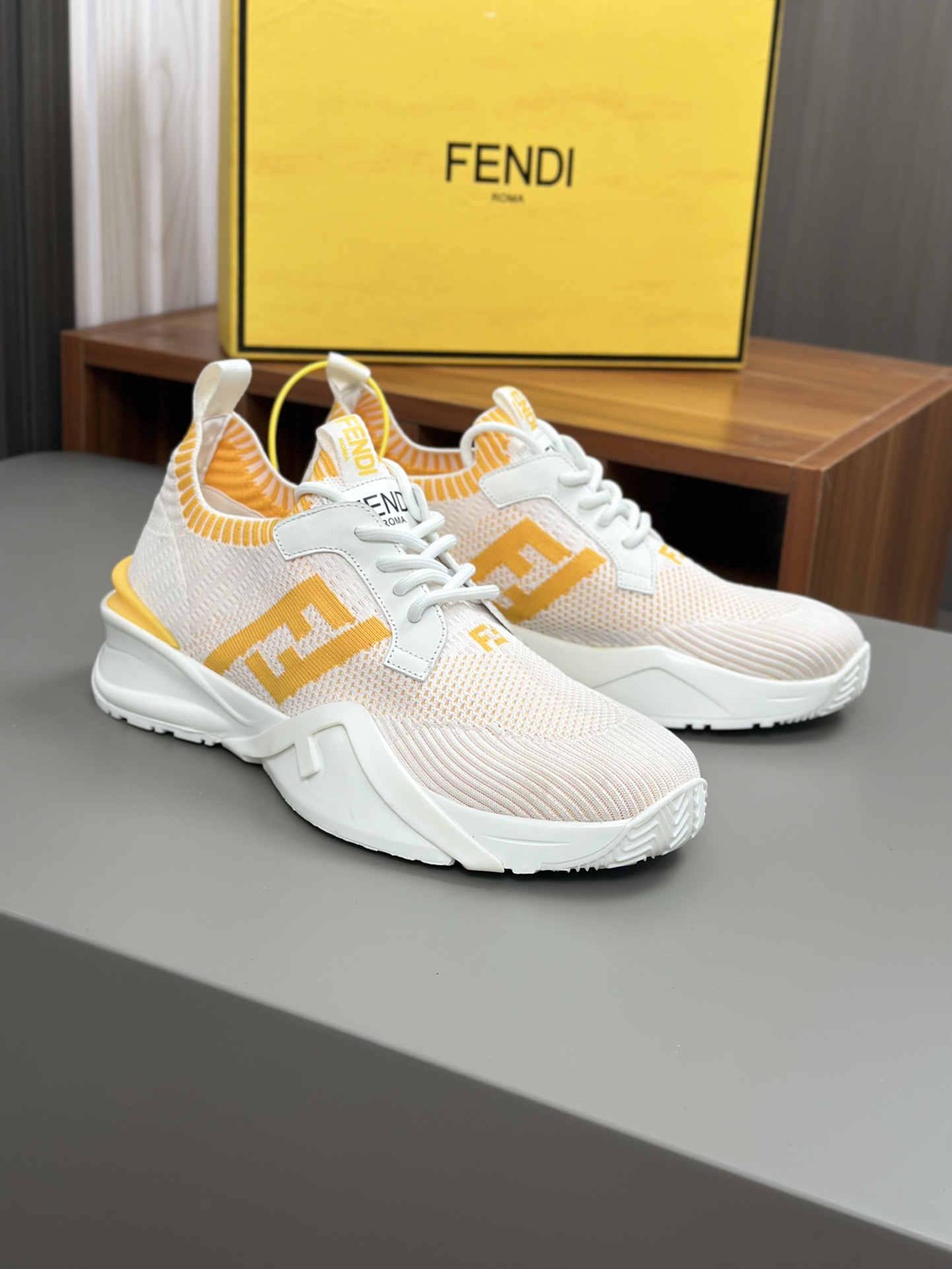 [FENDI] Fendi - Calidad de gama alta Original único - Superior: Napa piel de becerro, zapatos cuerpo
