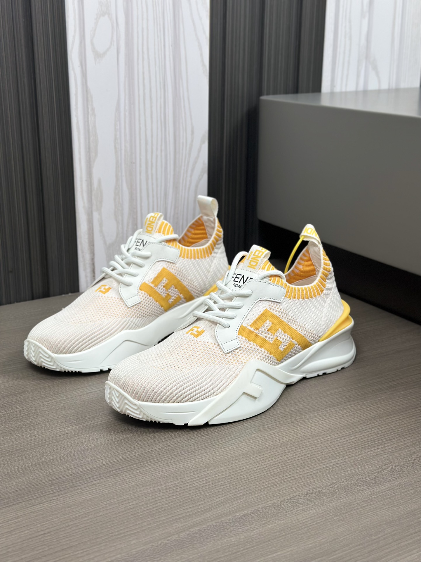 [FENDI] Fendi - Calidad de gama alta Original único - Superior: Napa piel de becerro, zapatos cuerpo