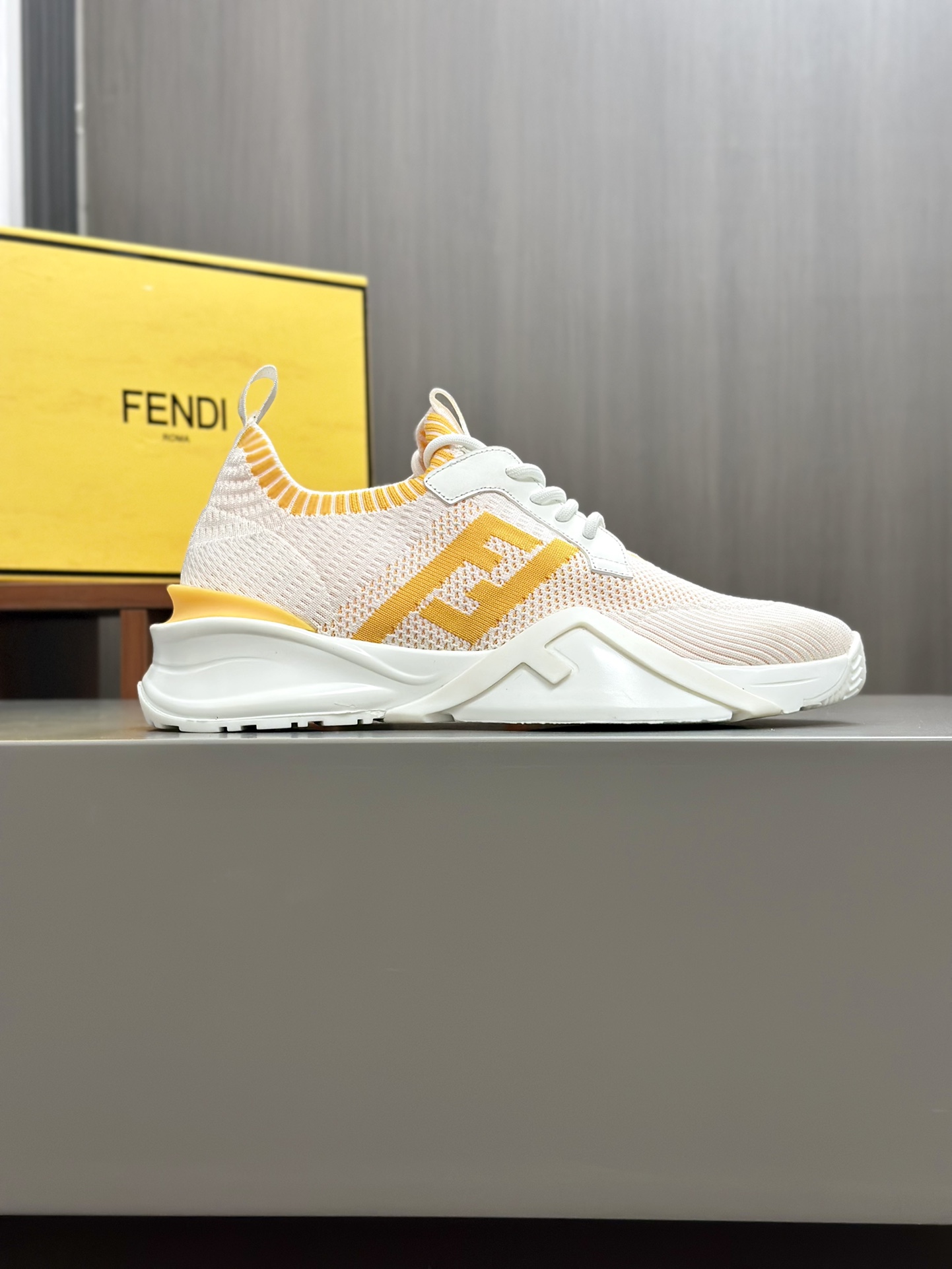 [FENDI] Fendi - Calidad de gama alta Original único - Superior: Napa piel de becerro, zapatos cuerpo