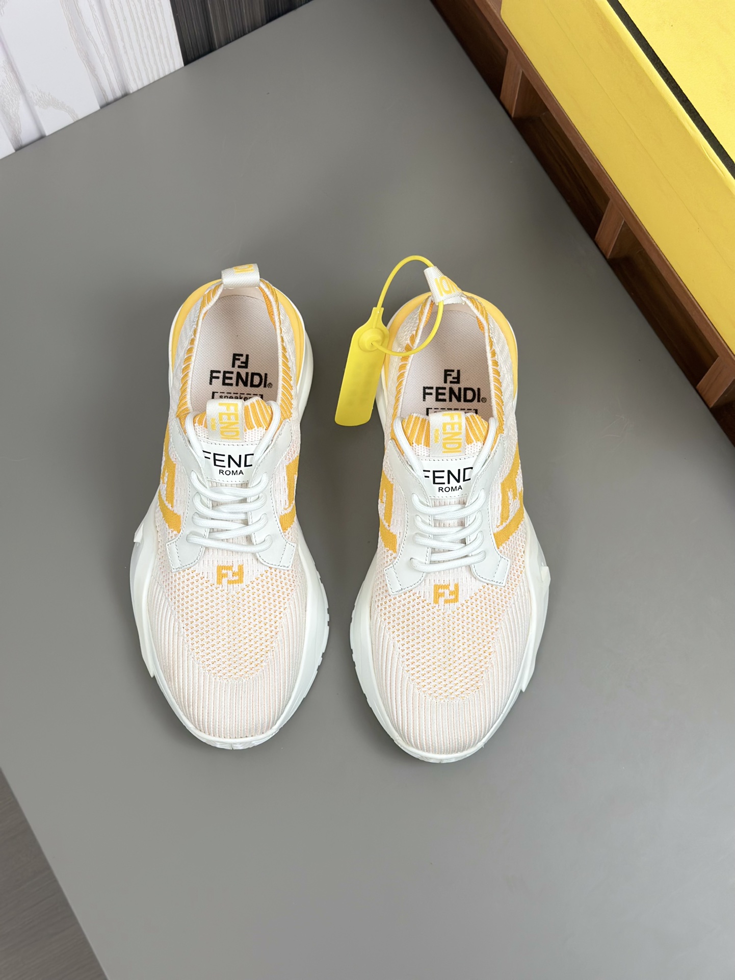 [FENDI] Fendi - Calidad de gama alta Original único - Superior: Napa piel de becerro, zapatos cuerpo