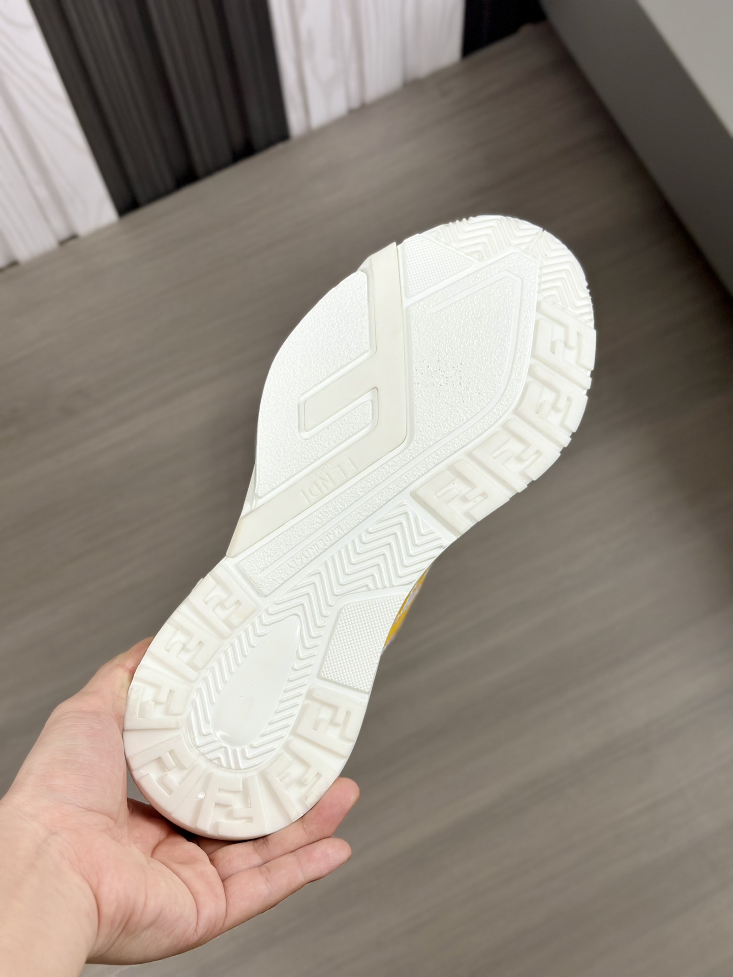[FENDI] Fendi - Calidad de gama alta Original único - Superior: Napa piel de becerro, zapatos cuerpo