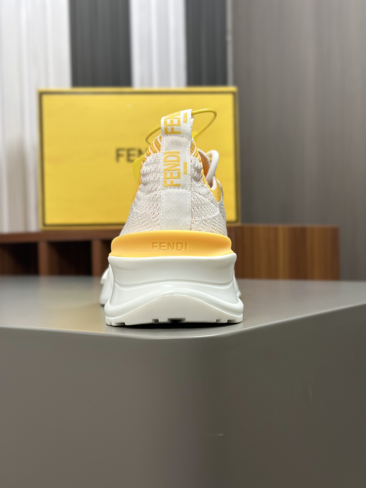 [FENDI] Fendi - Calidad de gama alta Original único - Superior: Napa piel de becerro, zapatos cuerpo