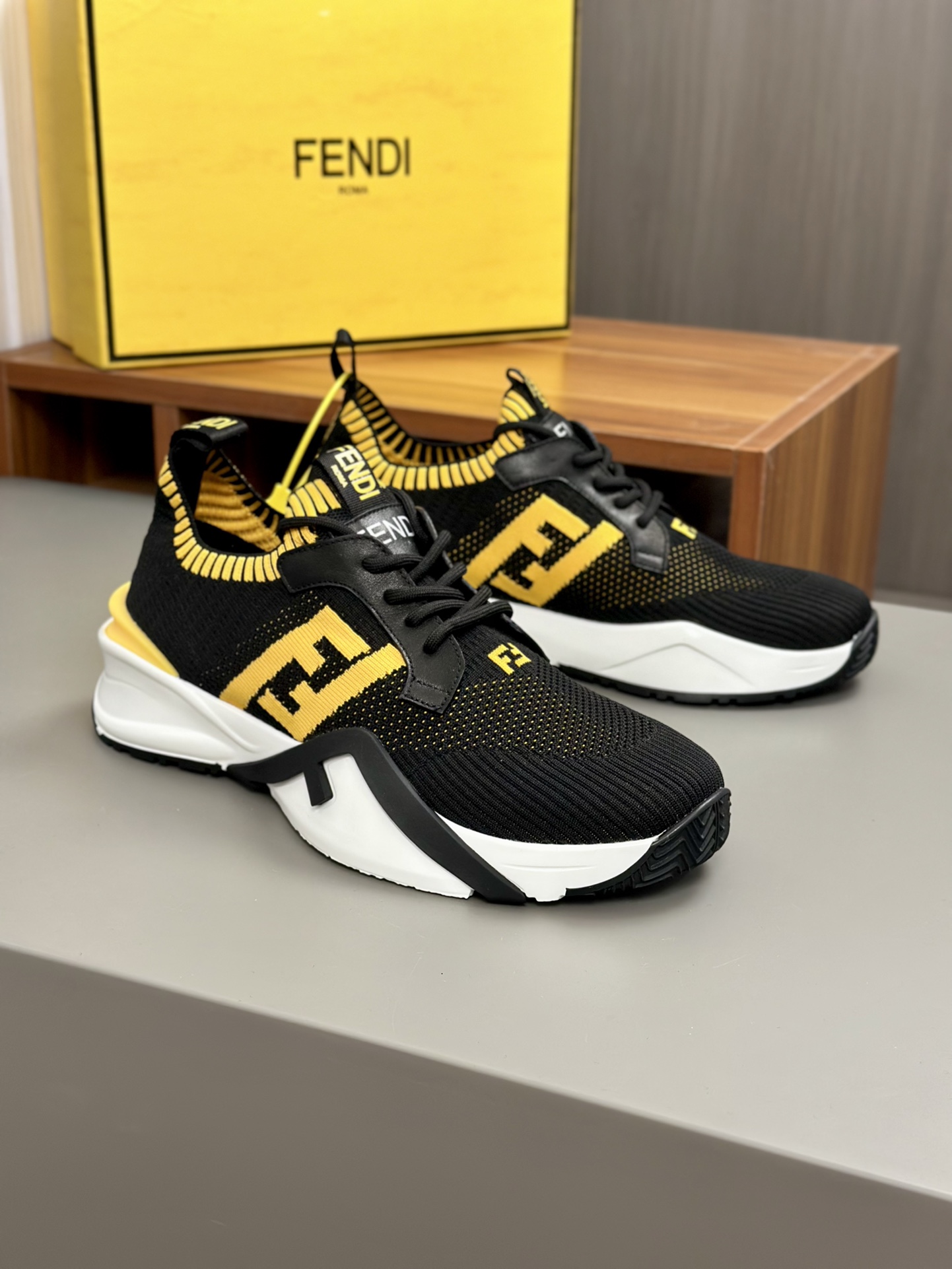 [FENDI] Fendi - Calidad de gama alta Original único - Superior: Napa piel de becerro, zapatos cuerpo
