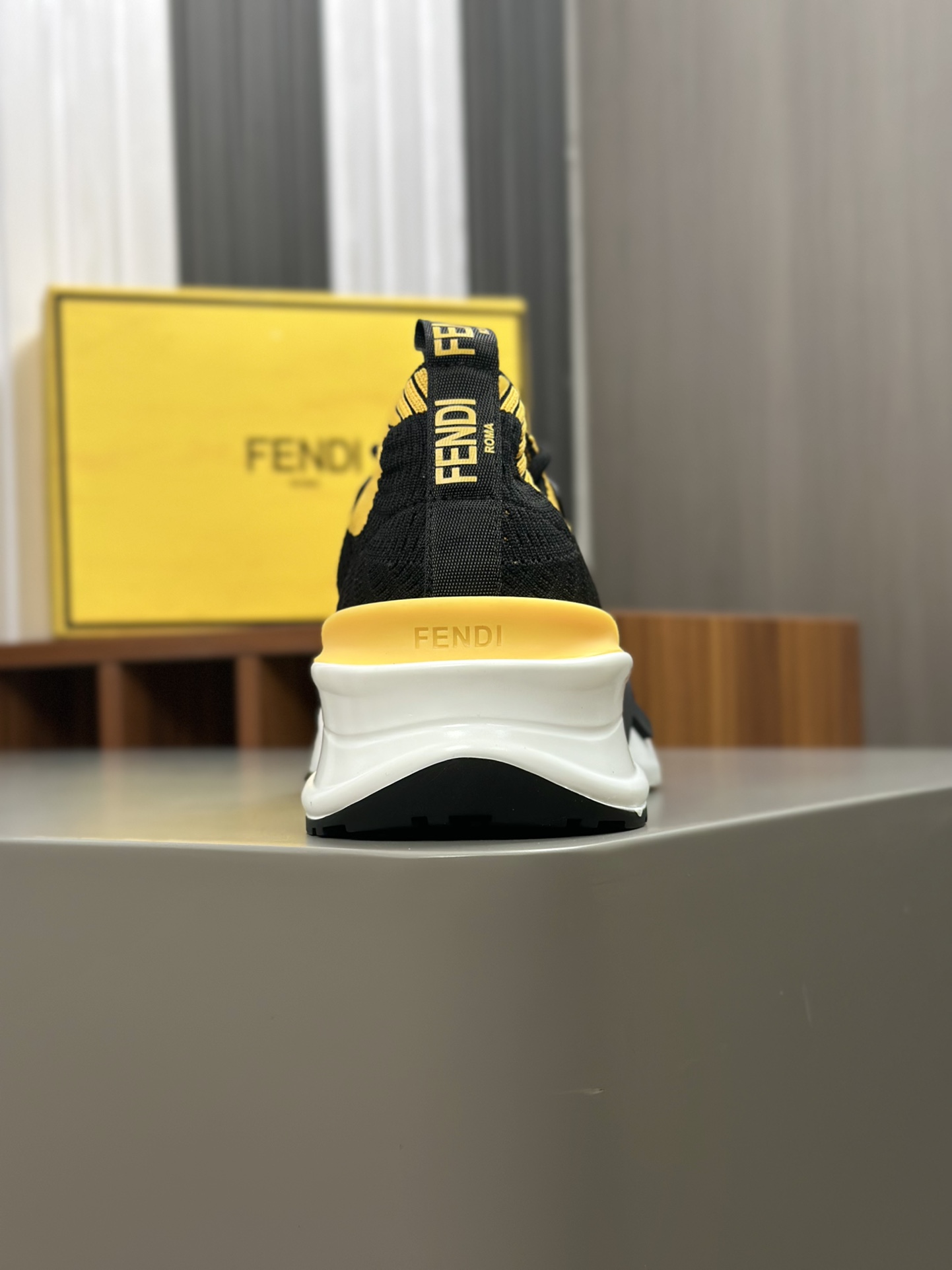 [FENDI] Fendi - Calidad de gama alta Original único - Superior: Napa piel de becerro, zapatos cuerpo