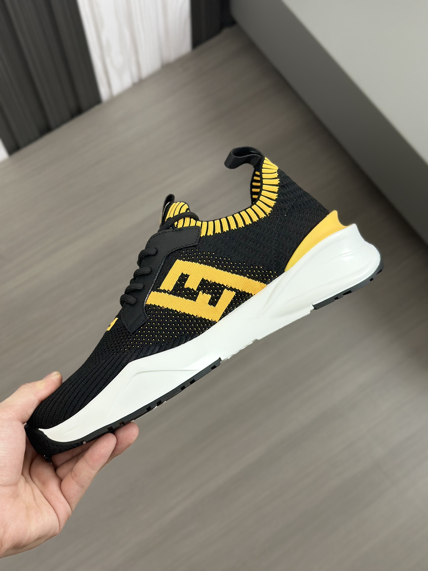 [FENDI] Fendi - Calidad de gama alta Original único - Superior: Napa piel de becerro, zapatos cuerpo