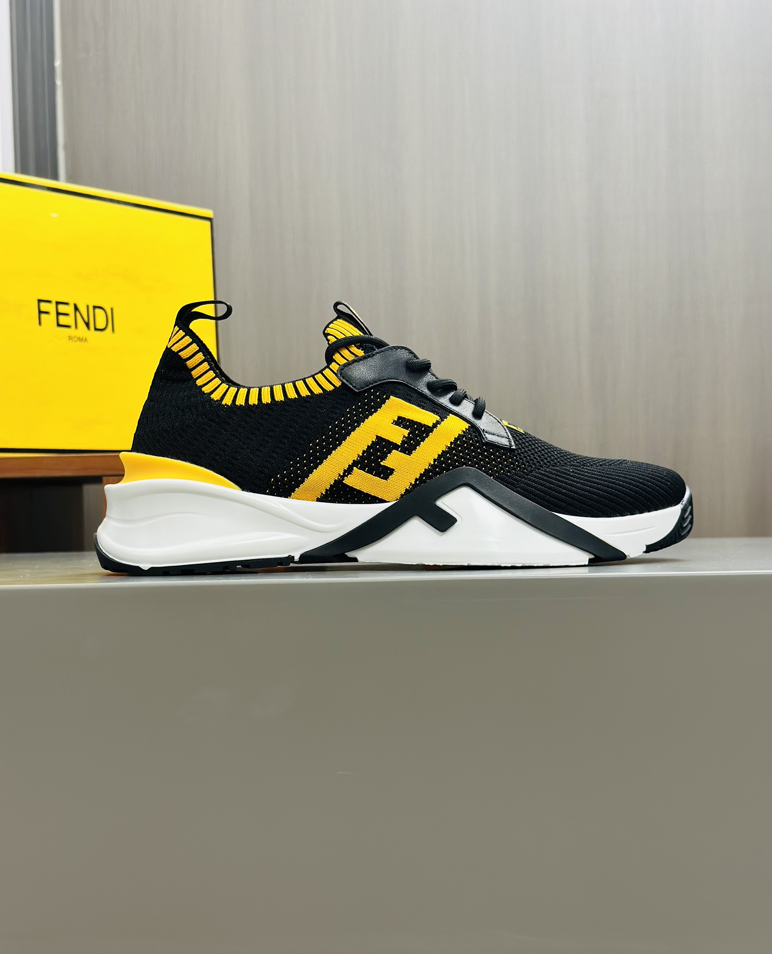 [FENDI] Fendi - Calidad de gama alta Original único - Superior: Napa piel de becerro, zapatos cuerpo