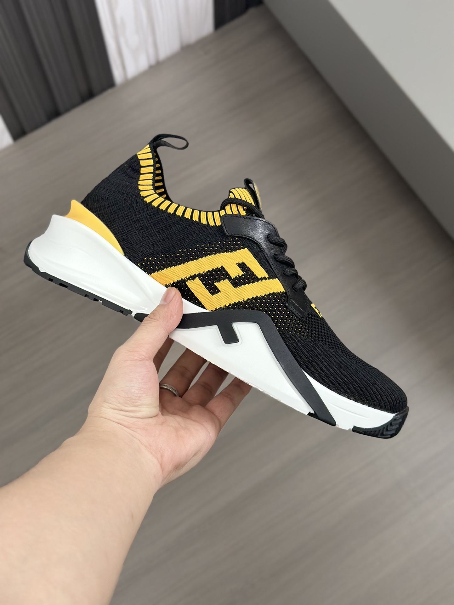 [FENDI] Fendi - Calidad de gama alta Original único - Superior: Napa piel de becerro, zapatos cuerpo