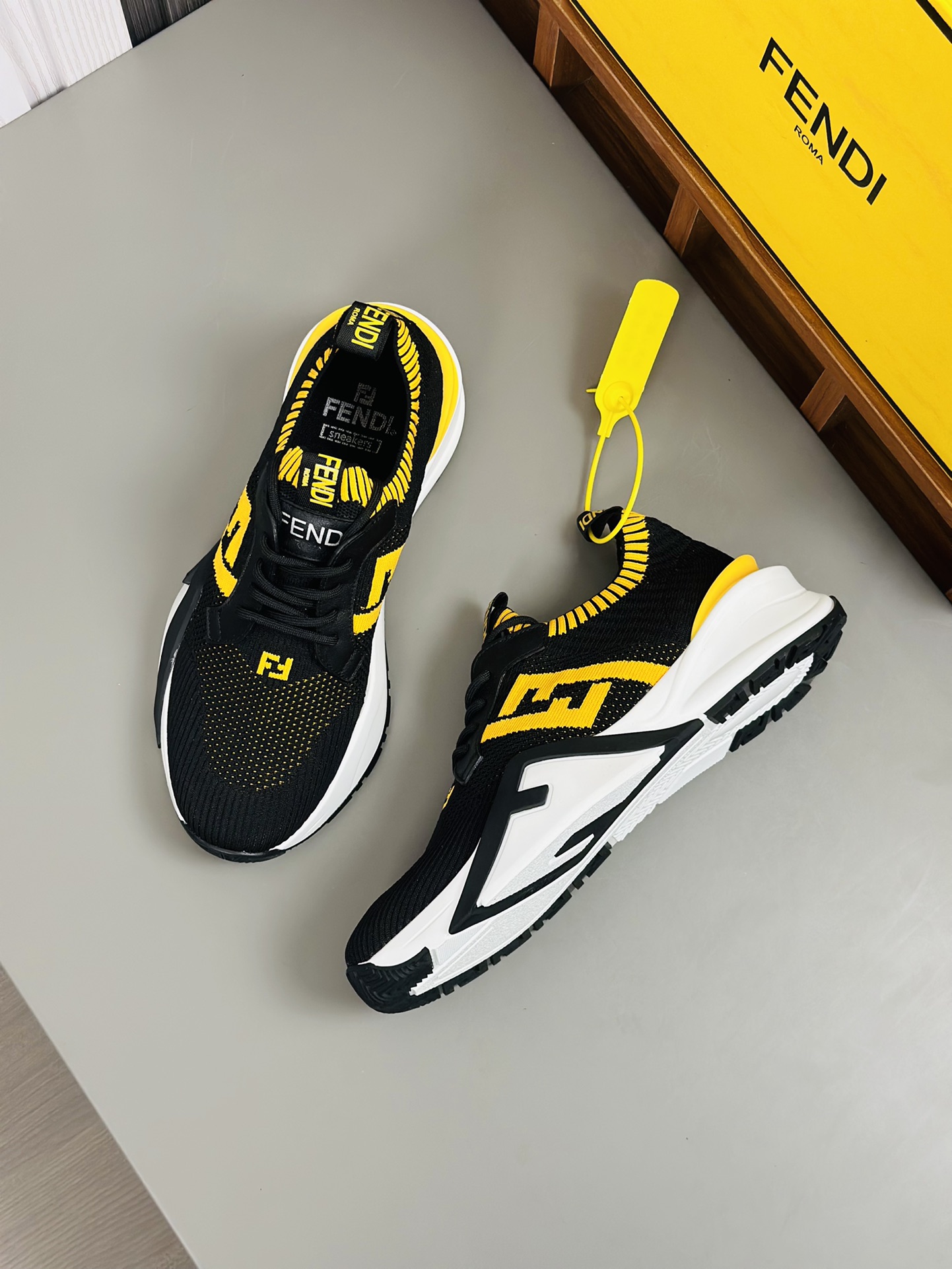 [FENDI] Fendi - Calidad de gama alta Original único - Superior: Napa piel de becerro, zapatos cuerpo